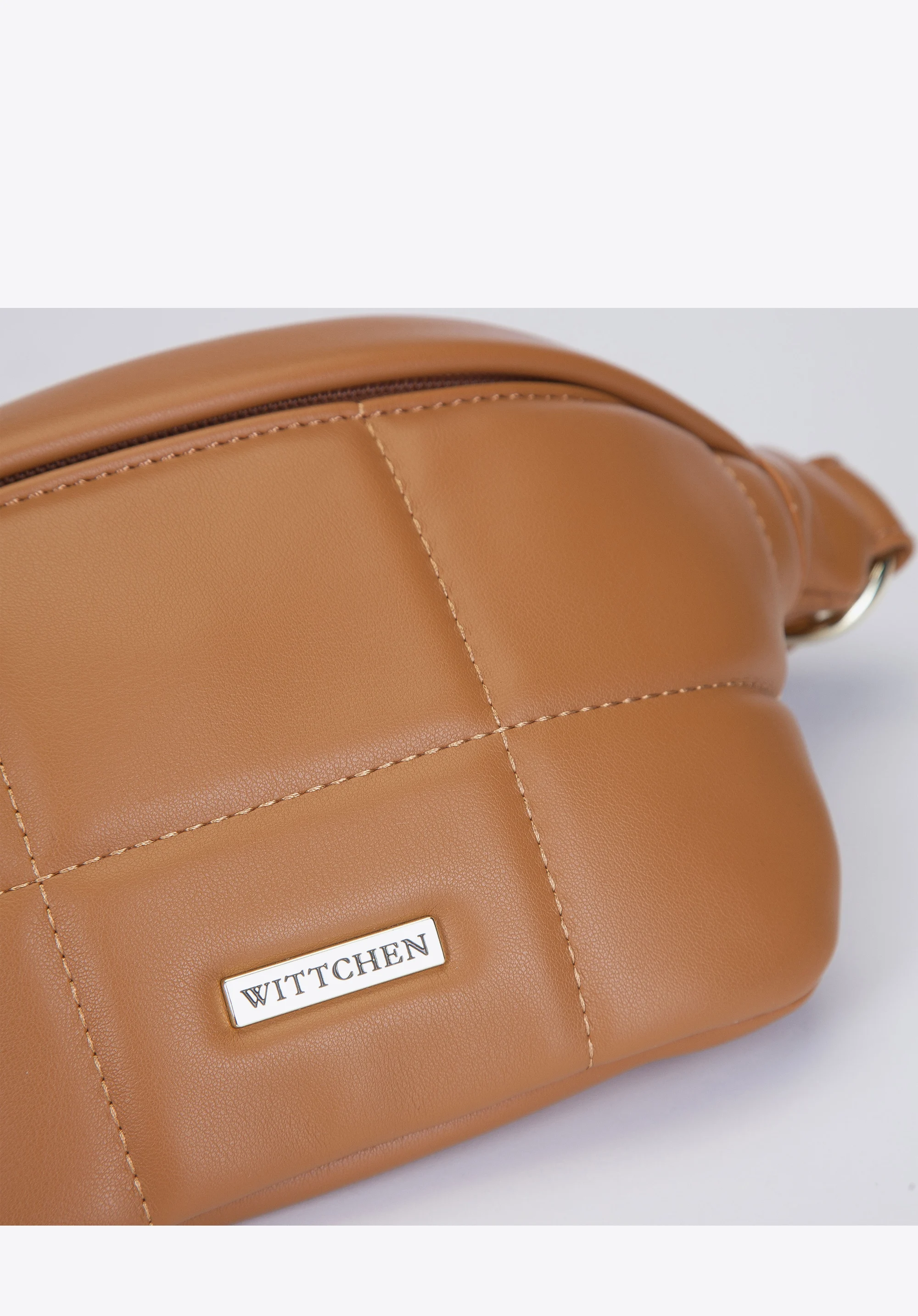 Damska torebka nerka z geometrycznym pikowaniem