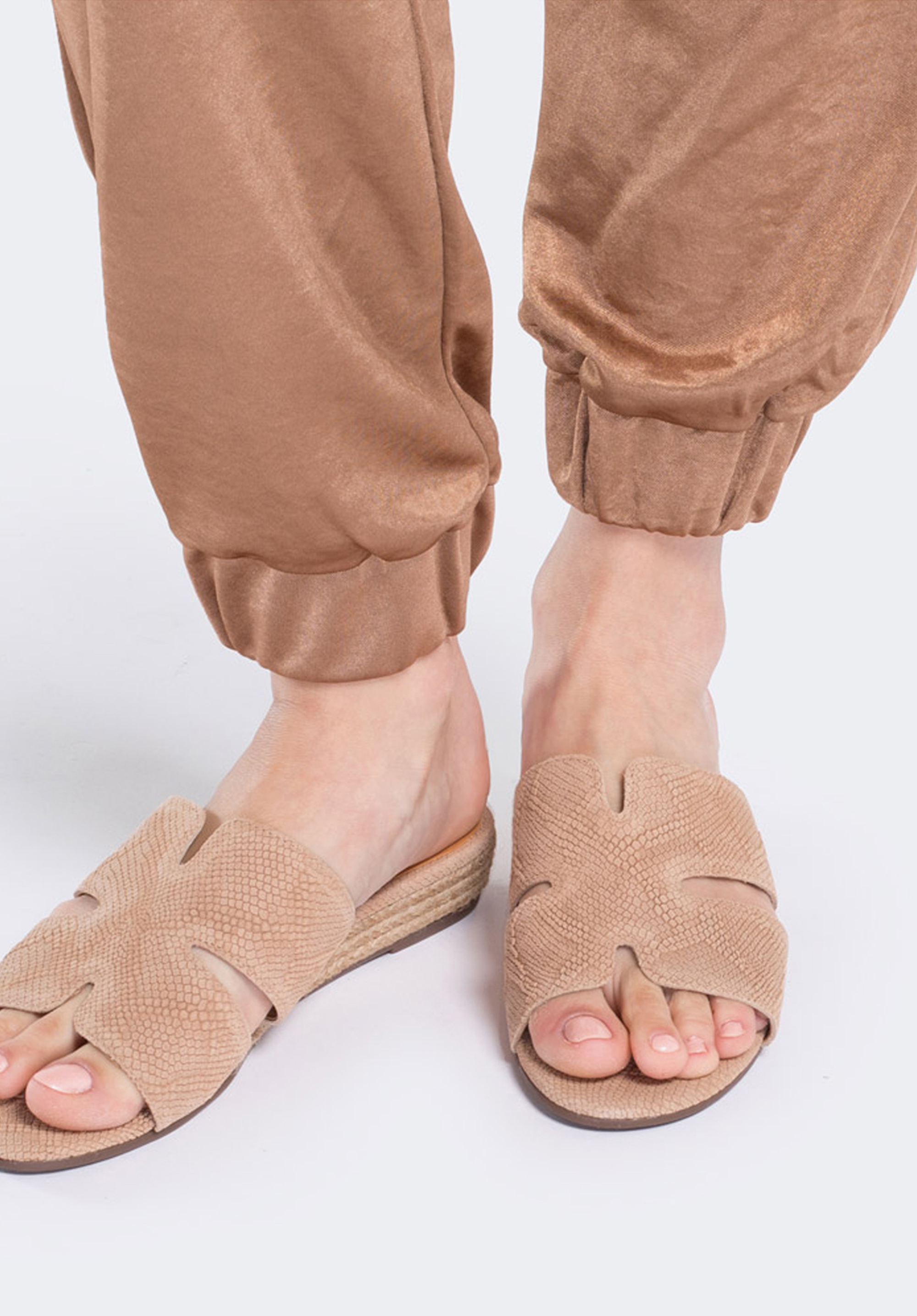 Damskie klapki z zamszu lizard