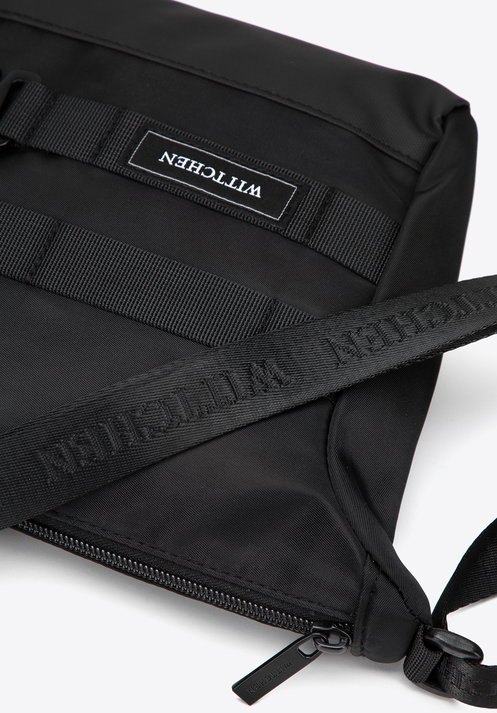 Męska listonoszka z paskiem z przodu mała