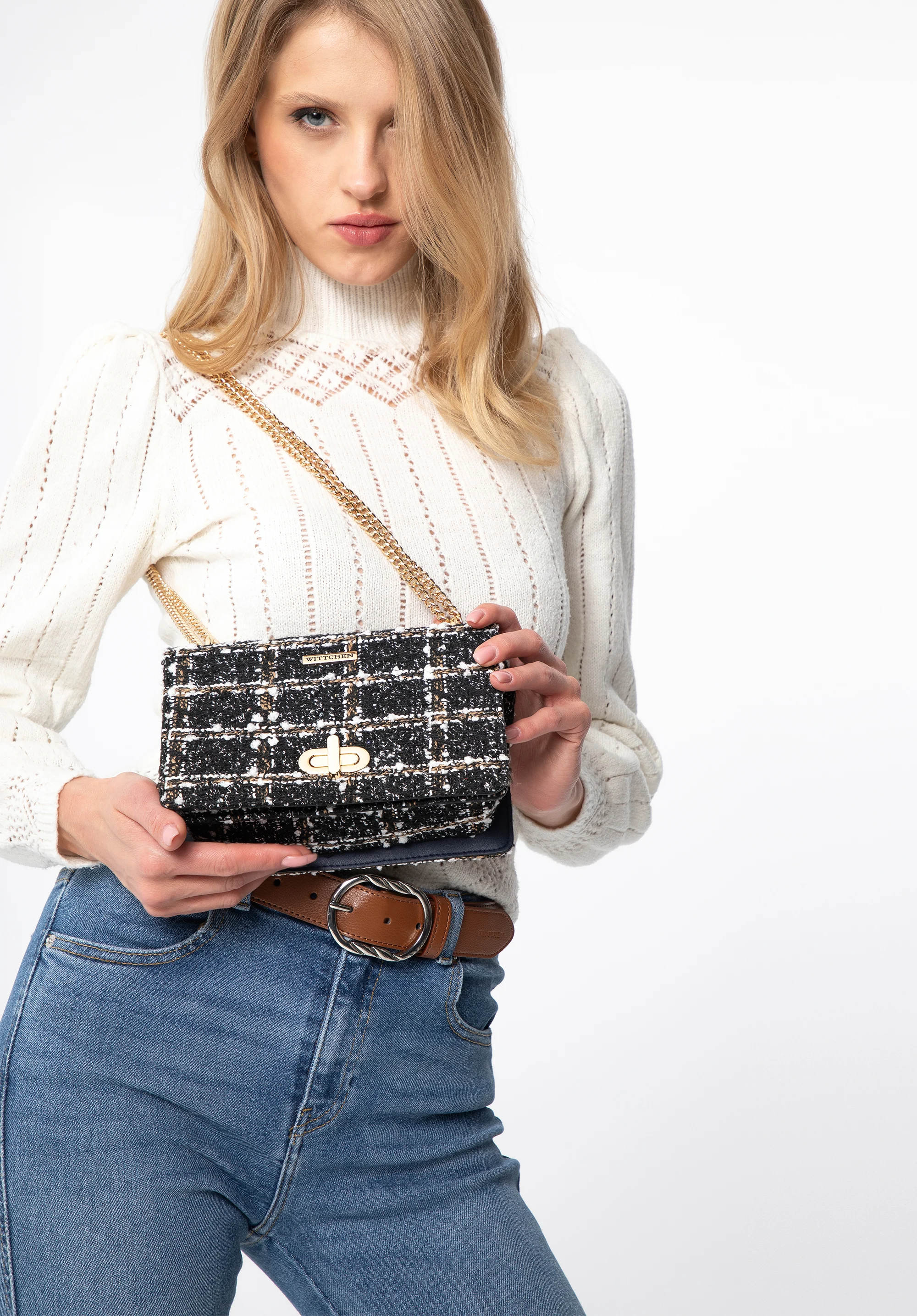 Damska minitorebka ze wstawką z tkaniny bouclé