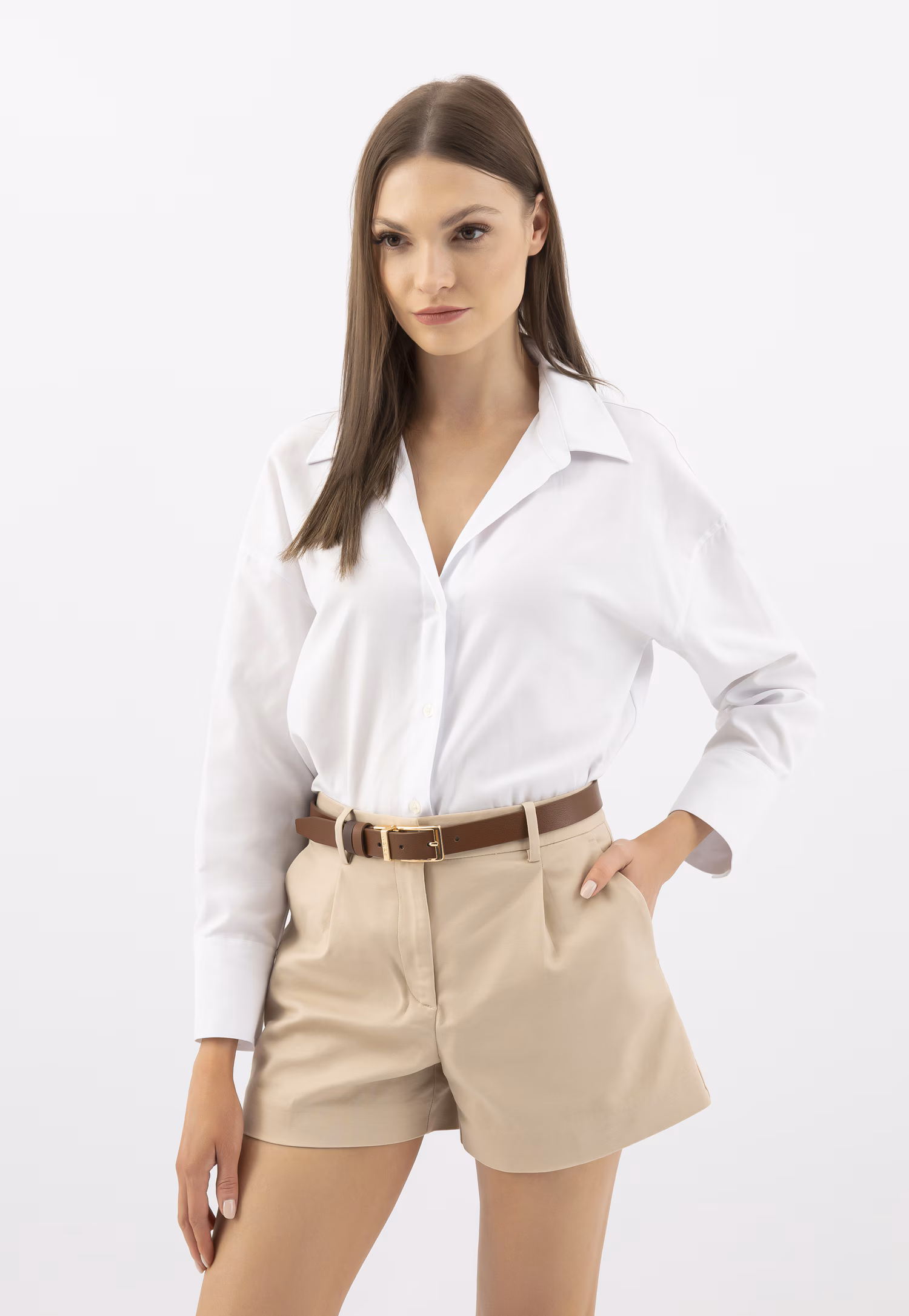 Dwustronny brązowy pasek damski ze skóry licowej ze złotą klamrą