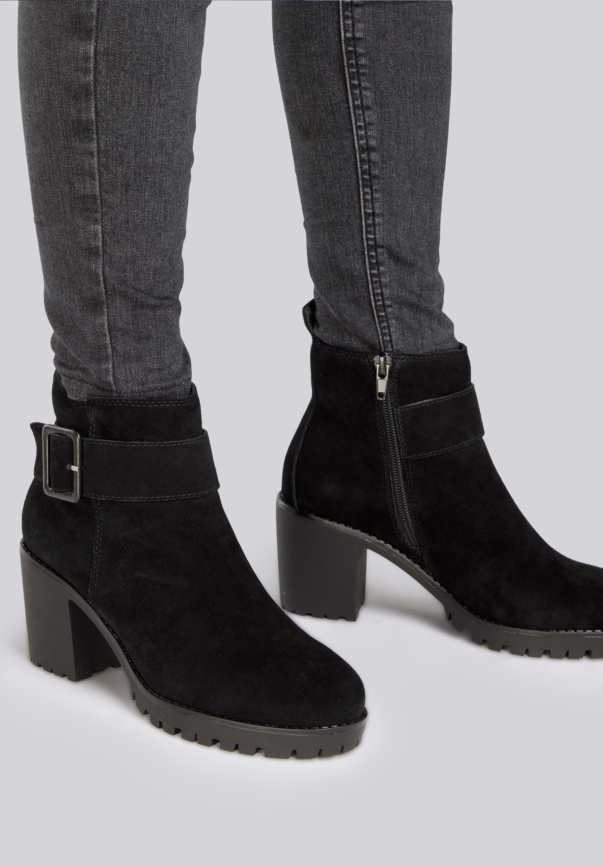 Damskie botki zamszowe z ozdobną klamrą