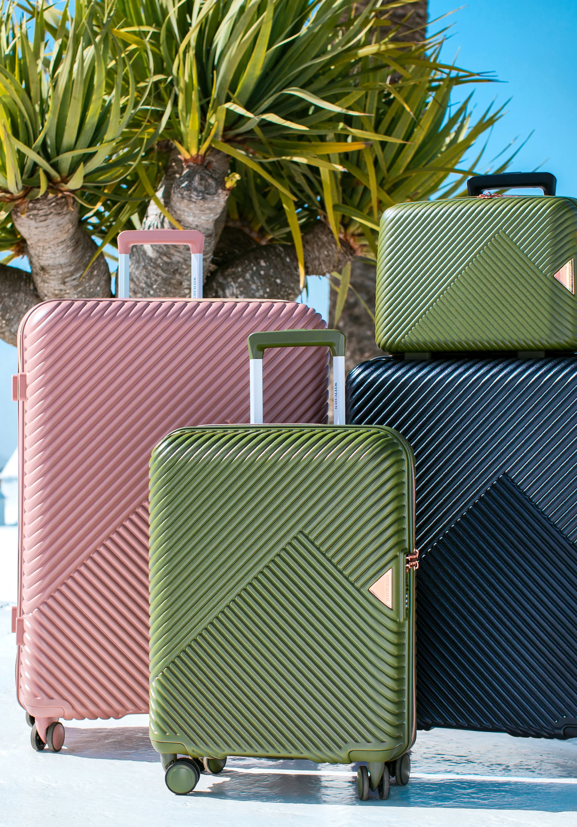 Walizka kabinowa z polikarbonu w paseczki