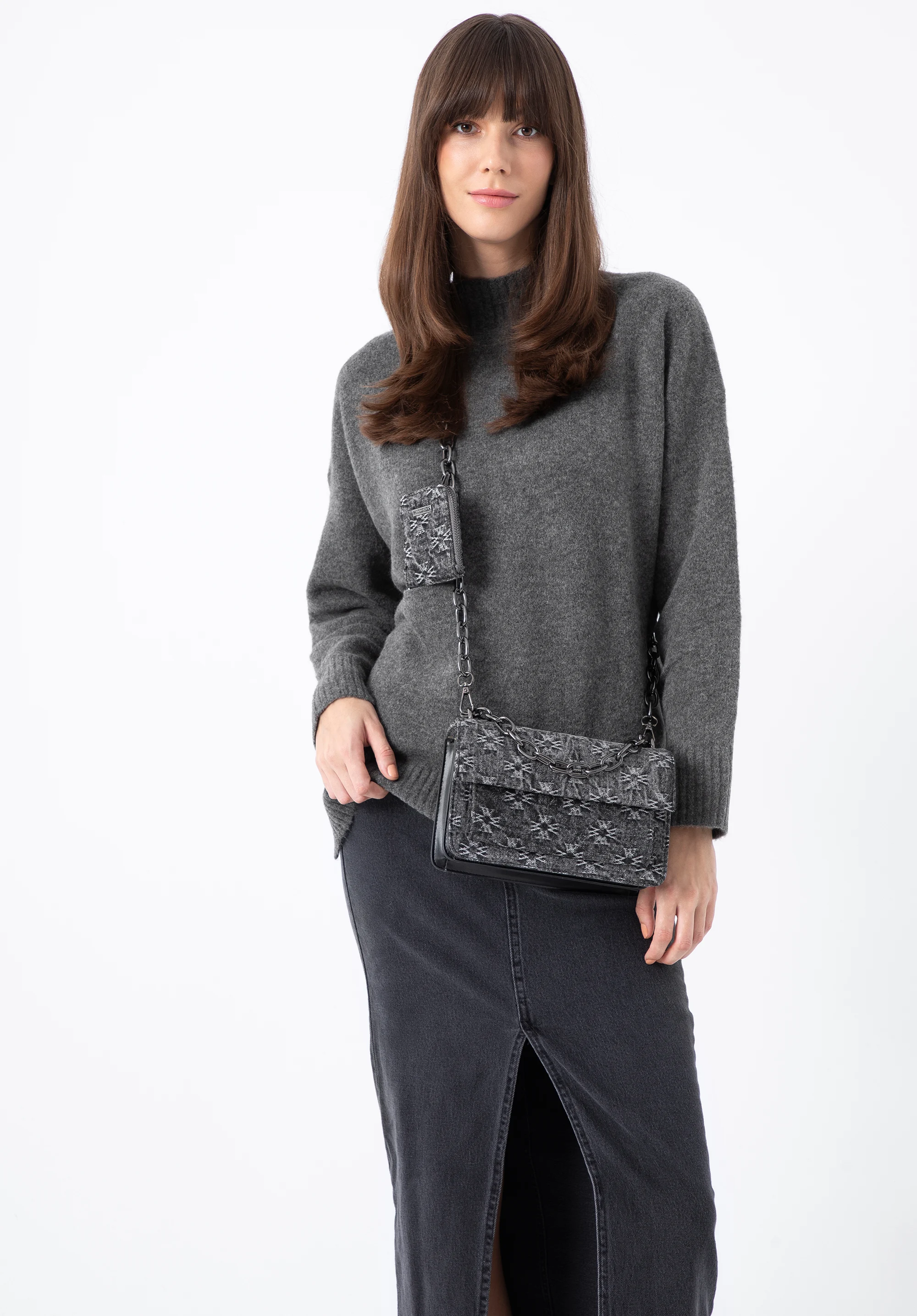 Damska listonoszka dżinsowa w monogram mała