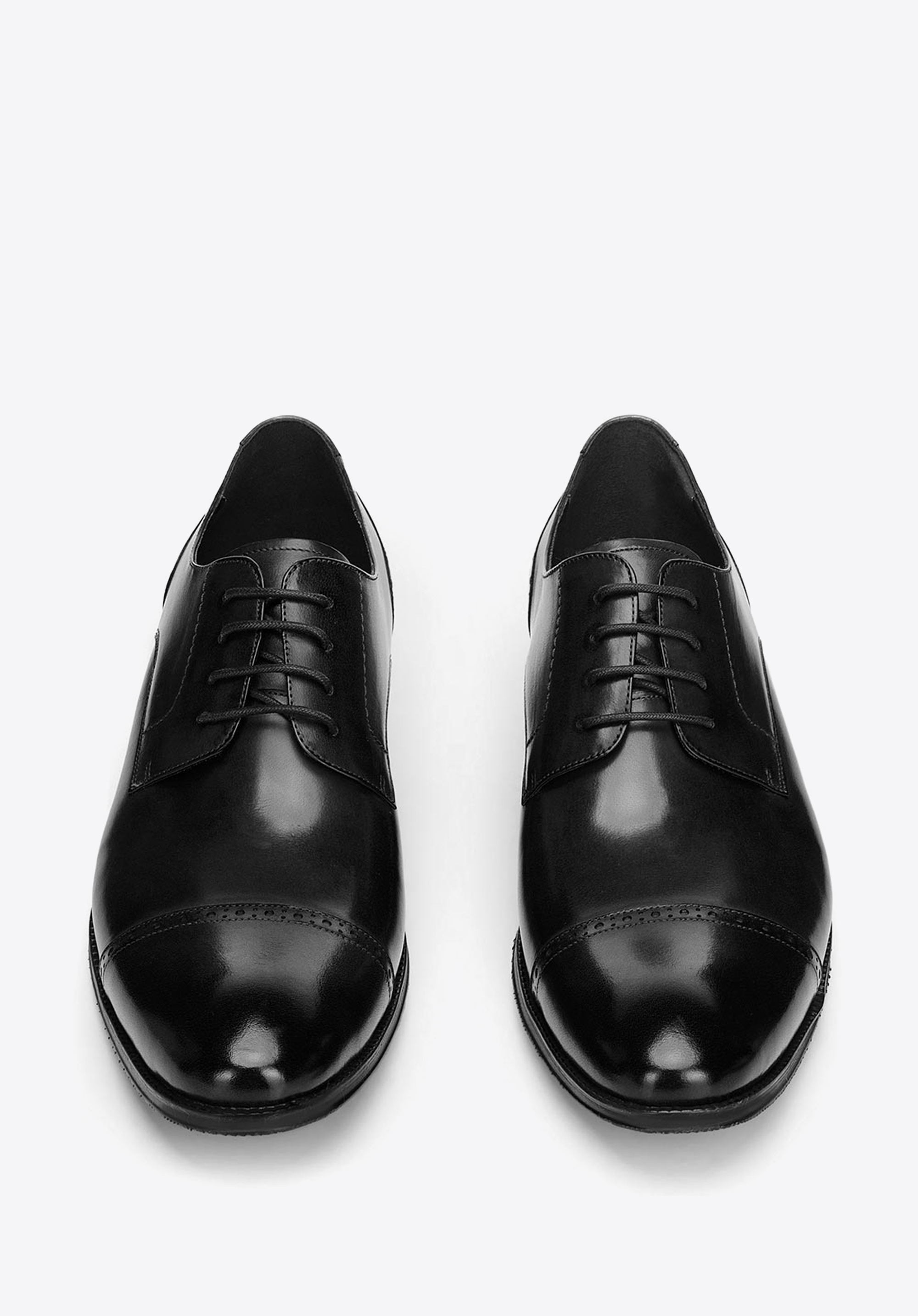 Buty do garnituru ze lśniącej skóry