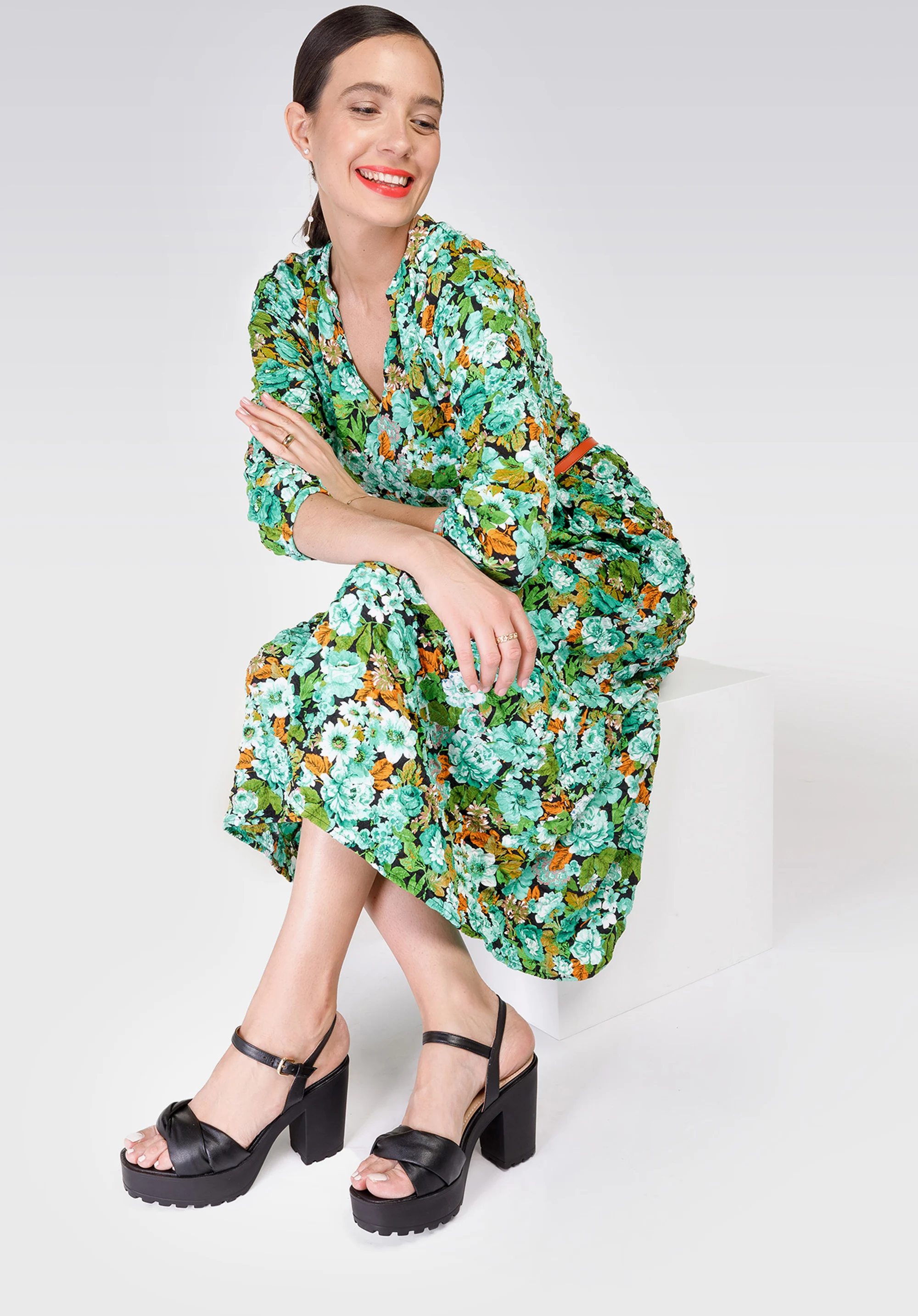 Sandały skórzane z miękkim paskiem na platformie