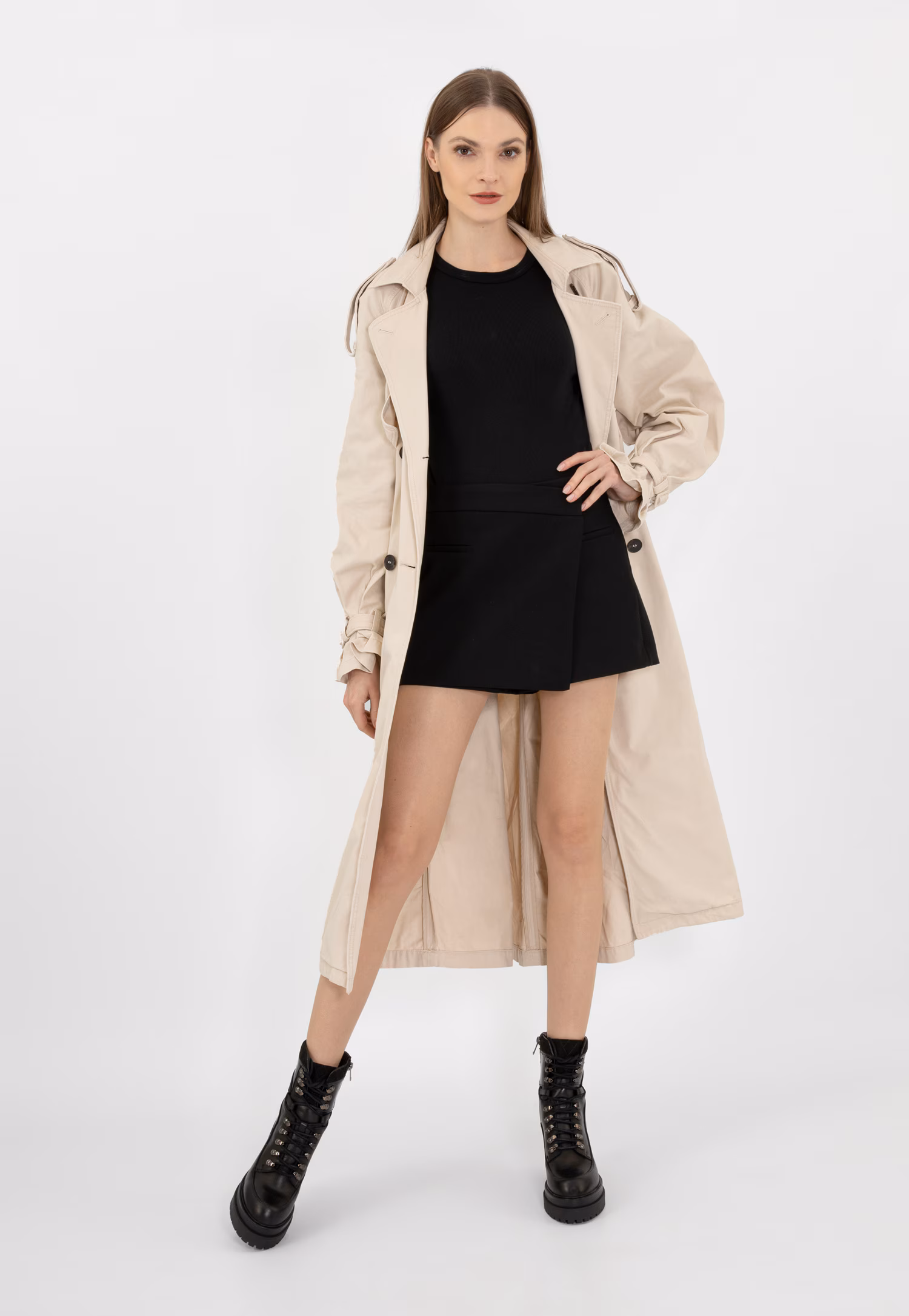 Czarne bikery z łączonych skór na obcasie