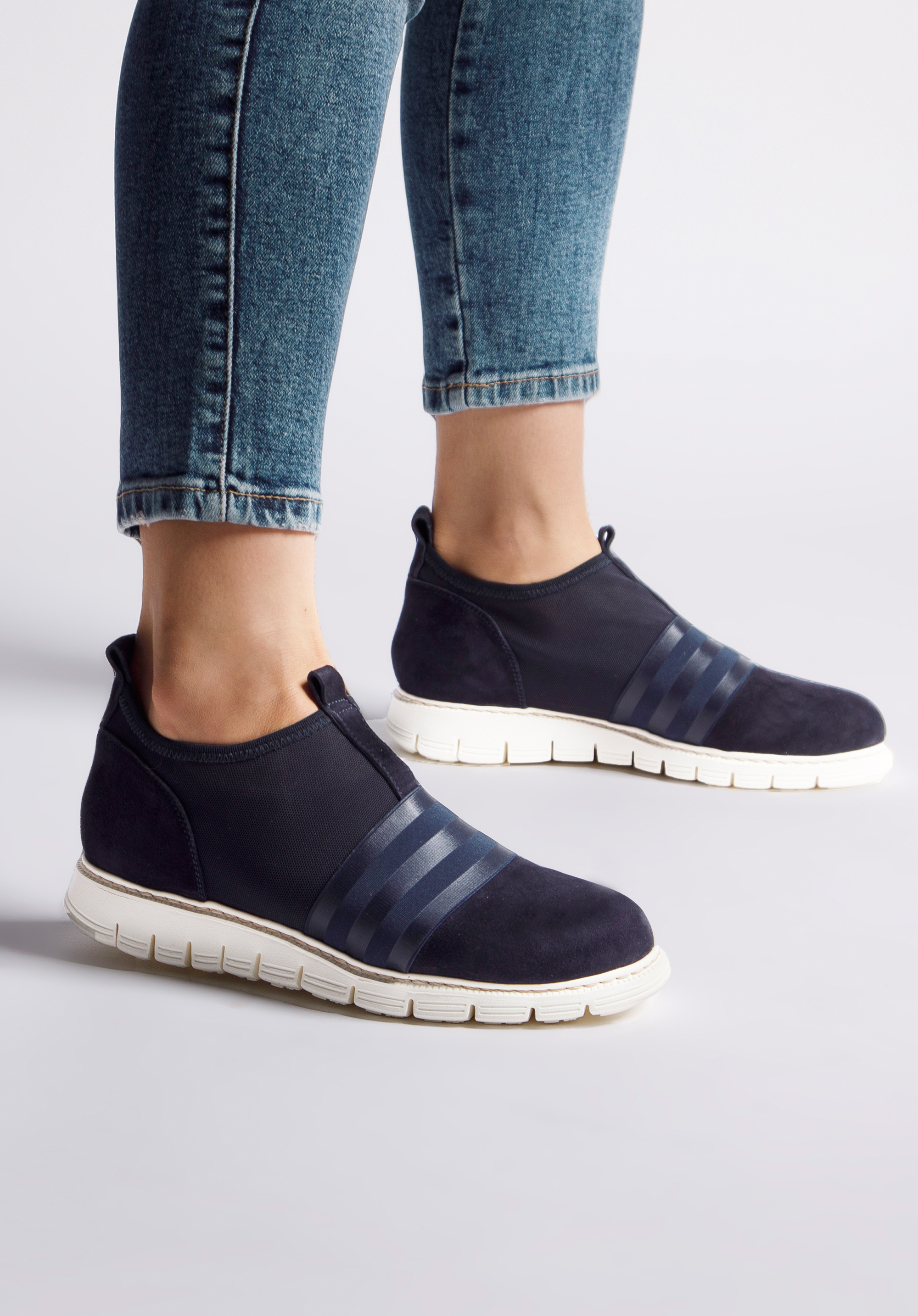 Damskie sneakersy zamszowe z gumką