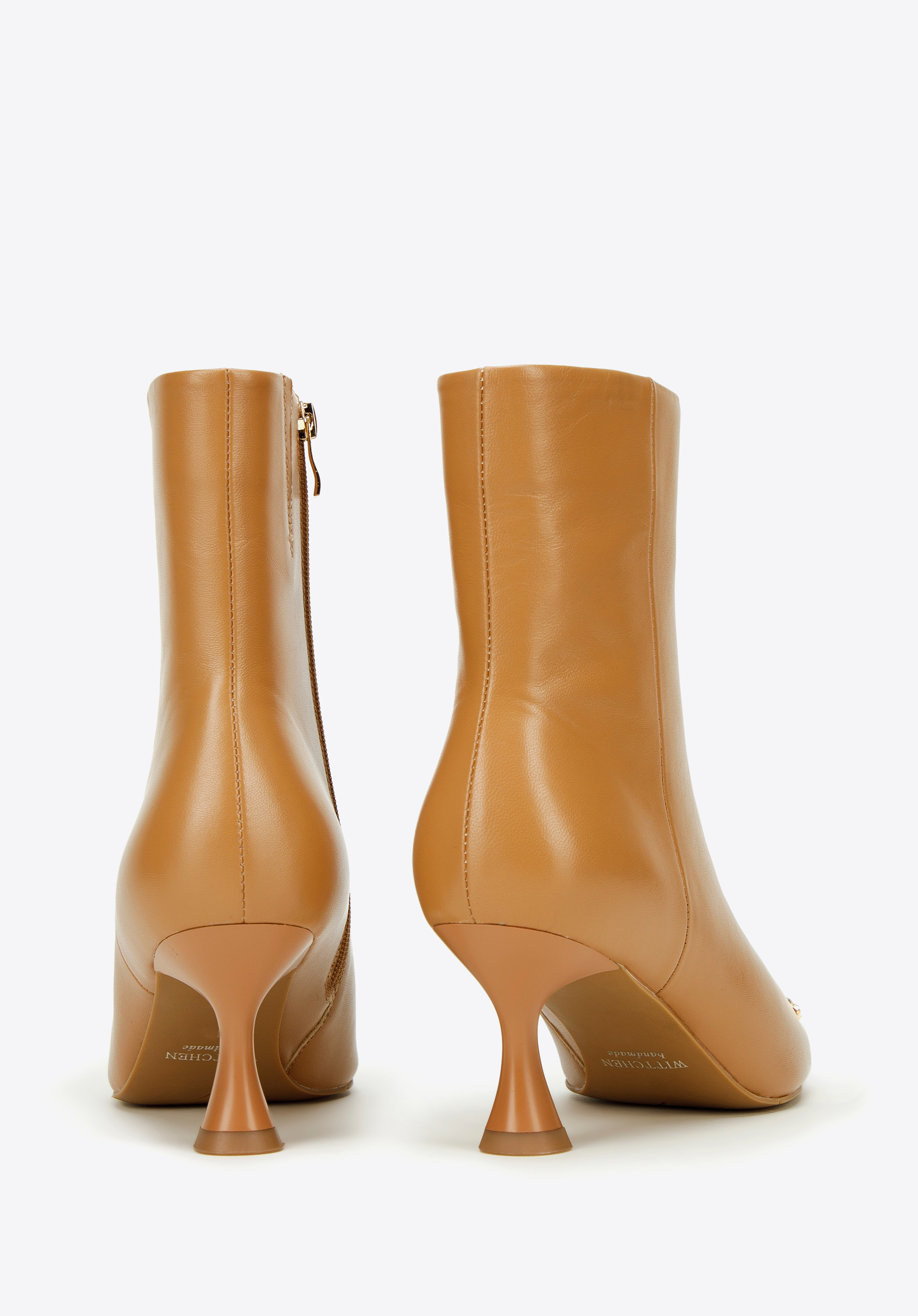 Botki skórzane z okrągłą klamrą na szpilce