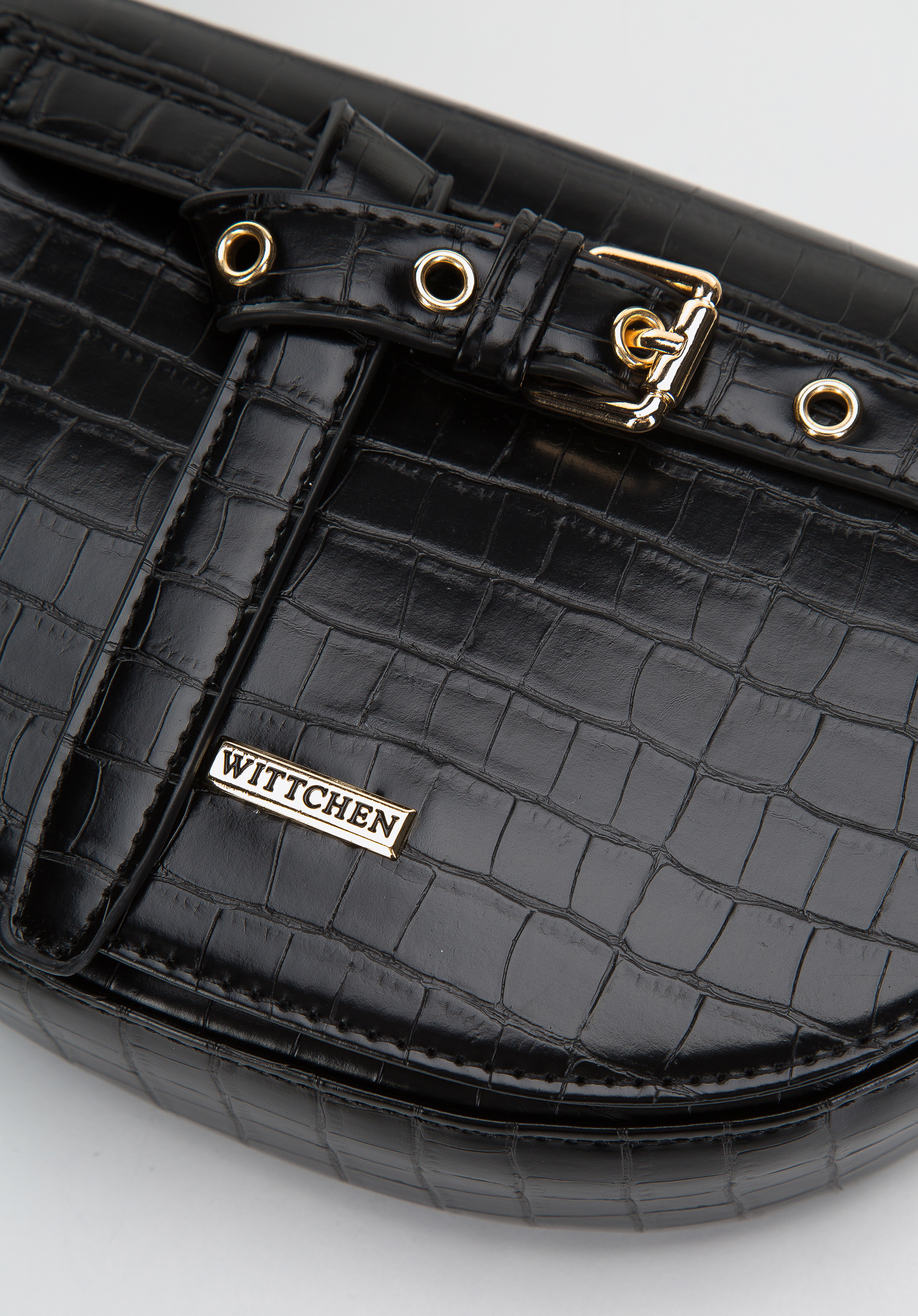 Damska listonoszka z ekoskóry croco z ozdobnym paskiem