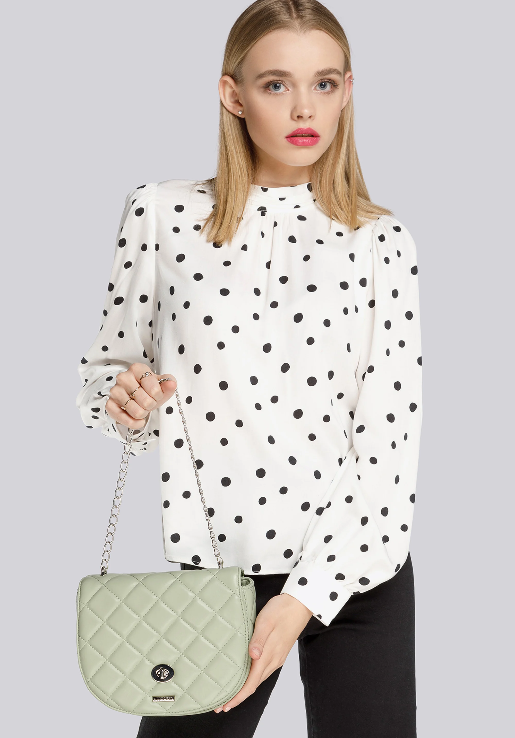 Damska torebka z pikowanej ekoskóry