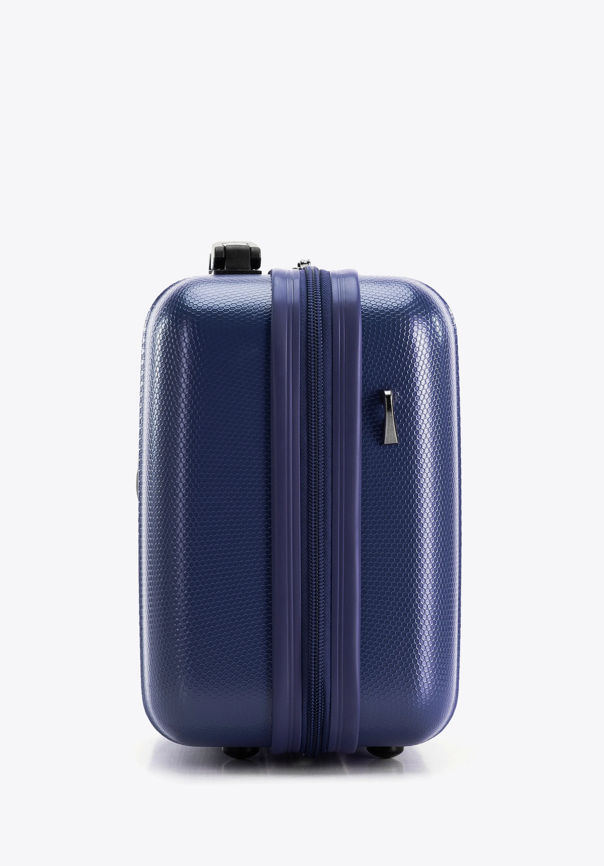 Walizka kabinowa z polikarbonu z pionowymi tłoczeniami