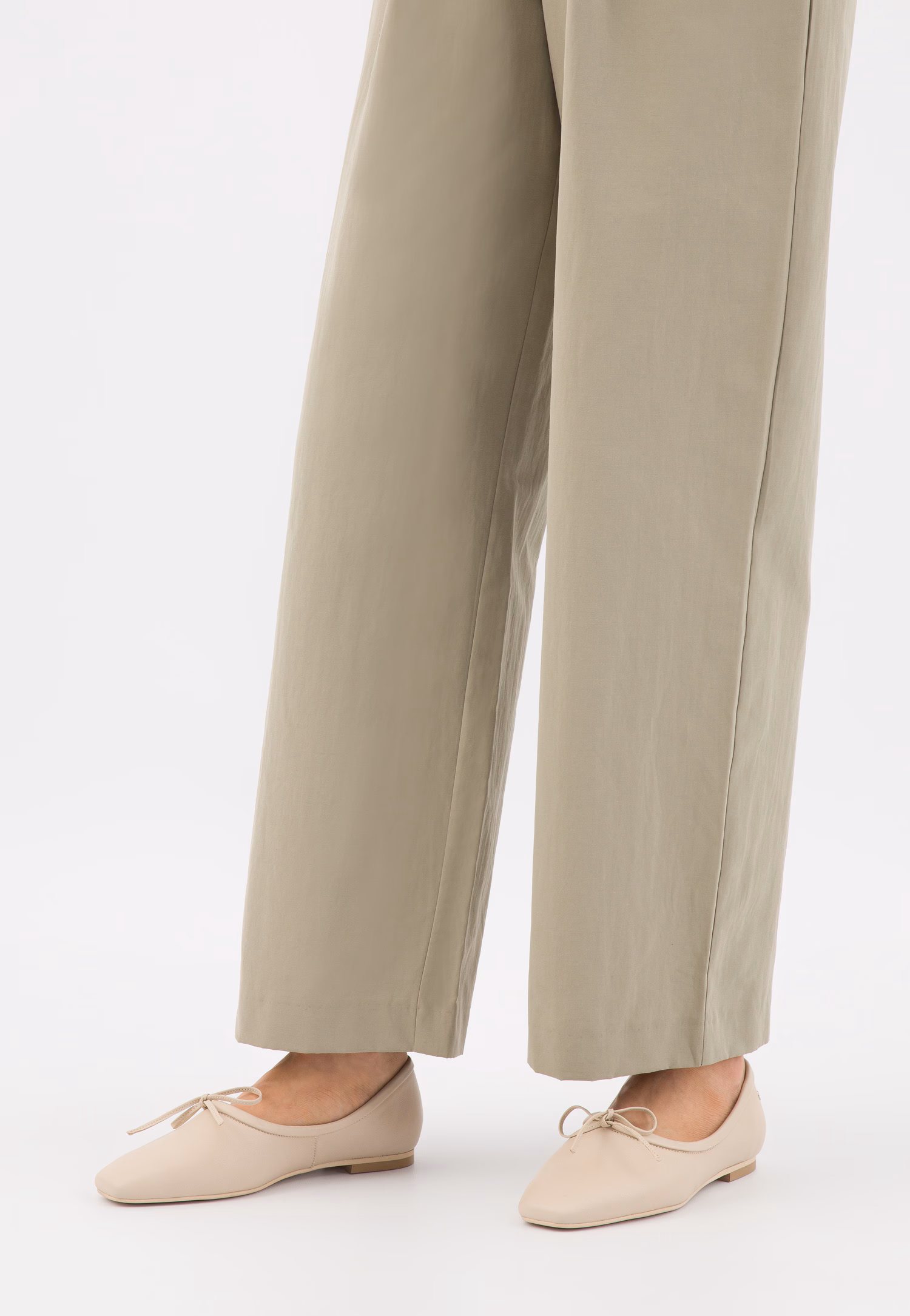 Beżowe półbuty damskie z noskiem w szpic