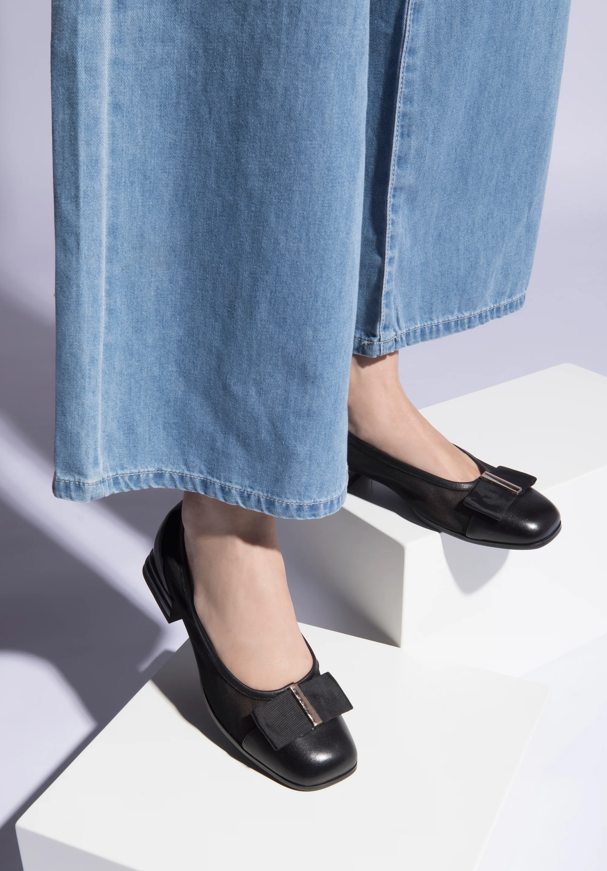 Czółenka transparentne z kokardą