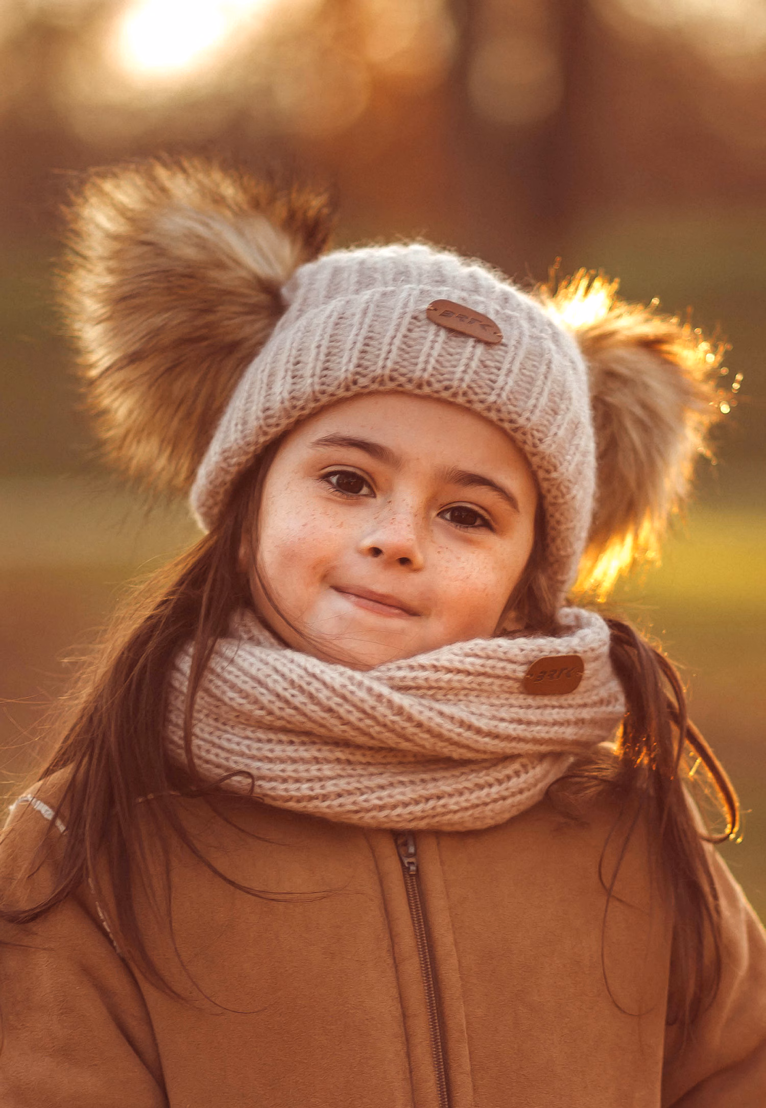 Fioletowy zestaw BARTEK 85603-86  z wełną merino - czapka z dwoma pomponami i komin