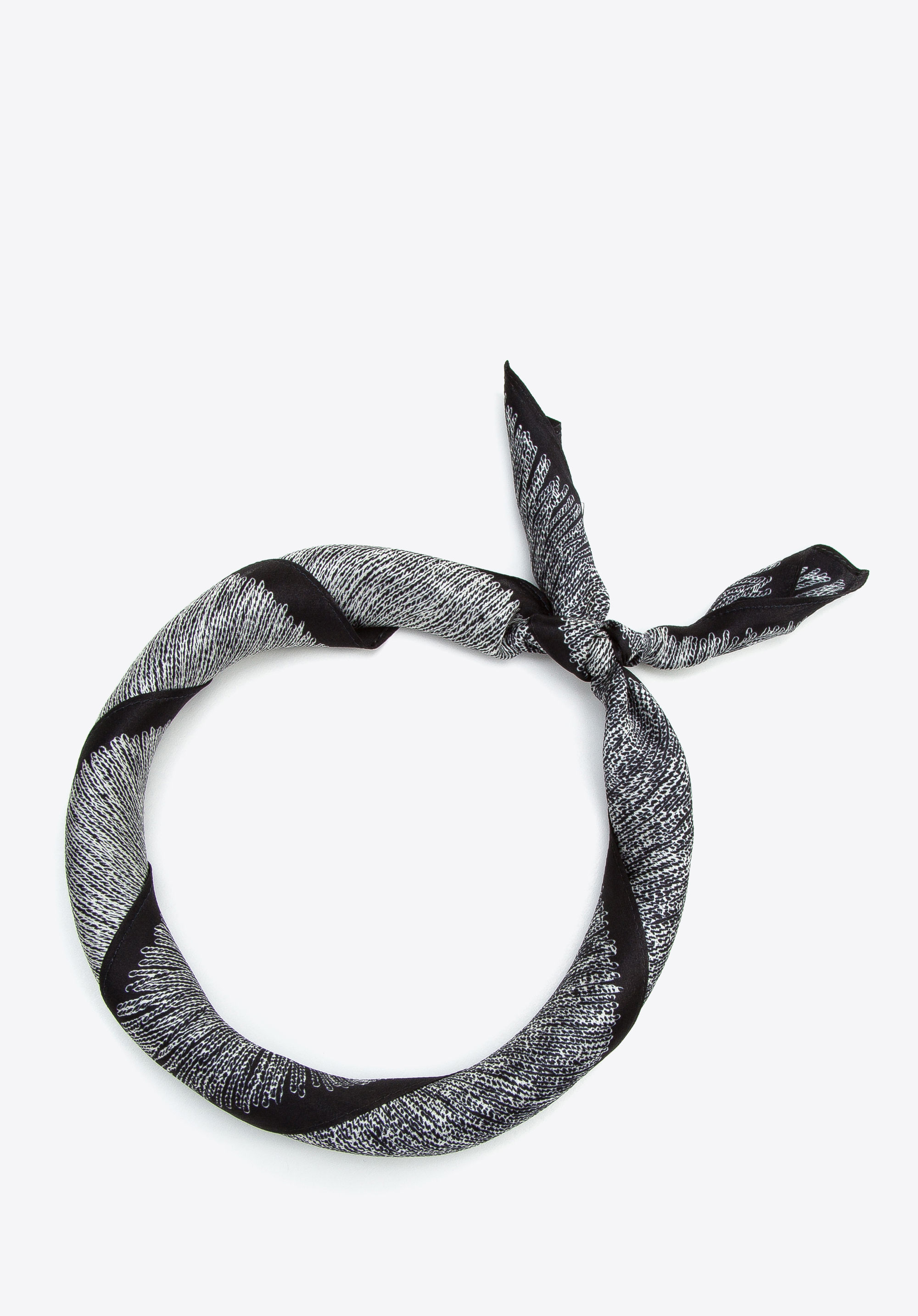 Damska apaszka jedwabna we wzory