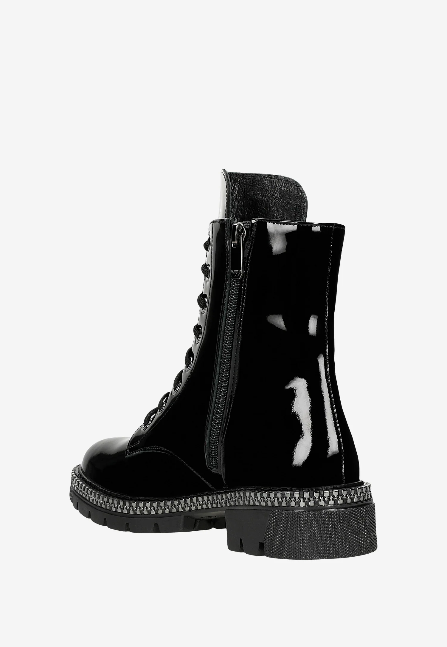 Czarne lakierowane trzewiki damskie z ozdobioną podeszwą