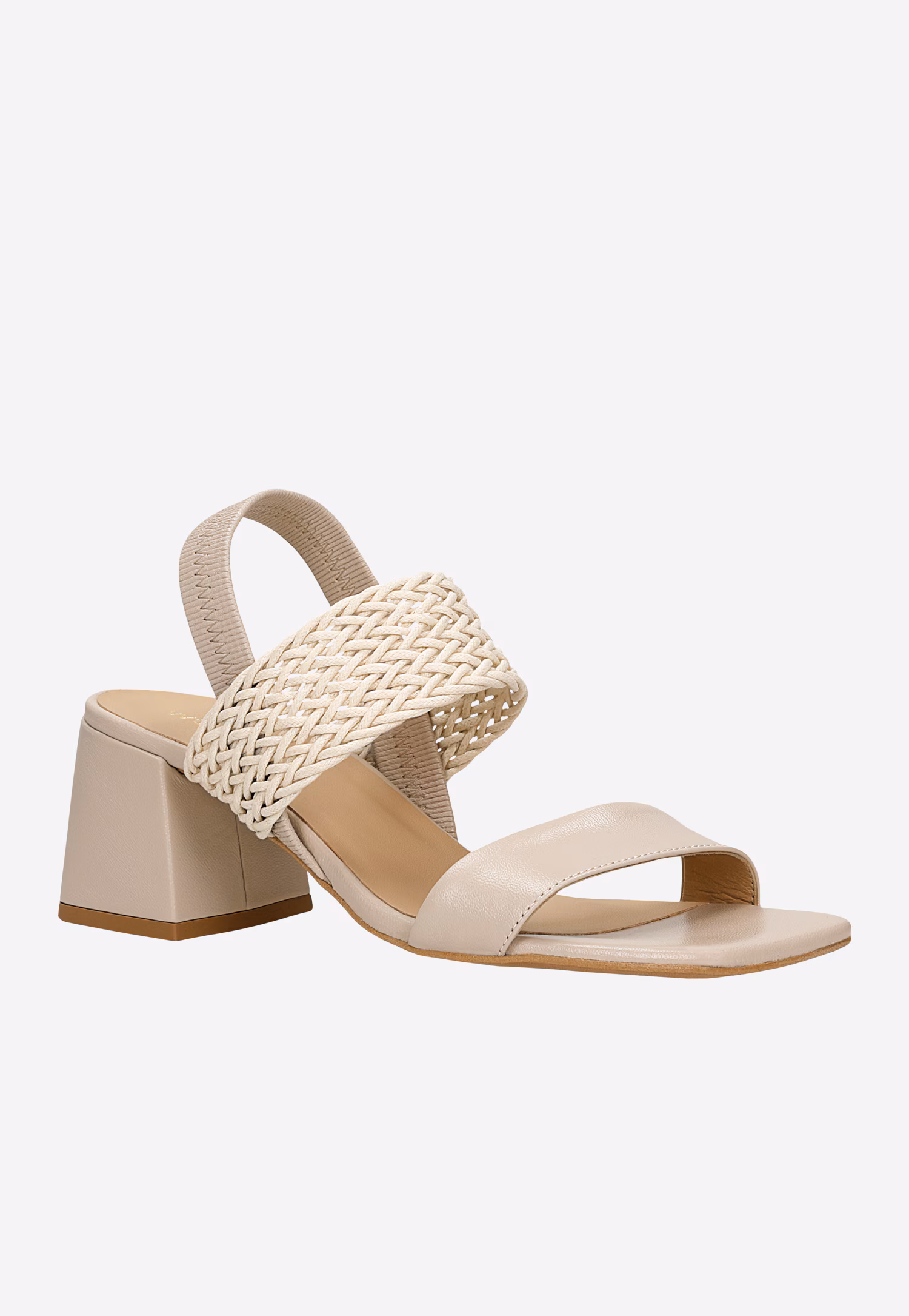 Beżowe sandały na słupku z plecionym paskiem
