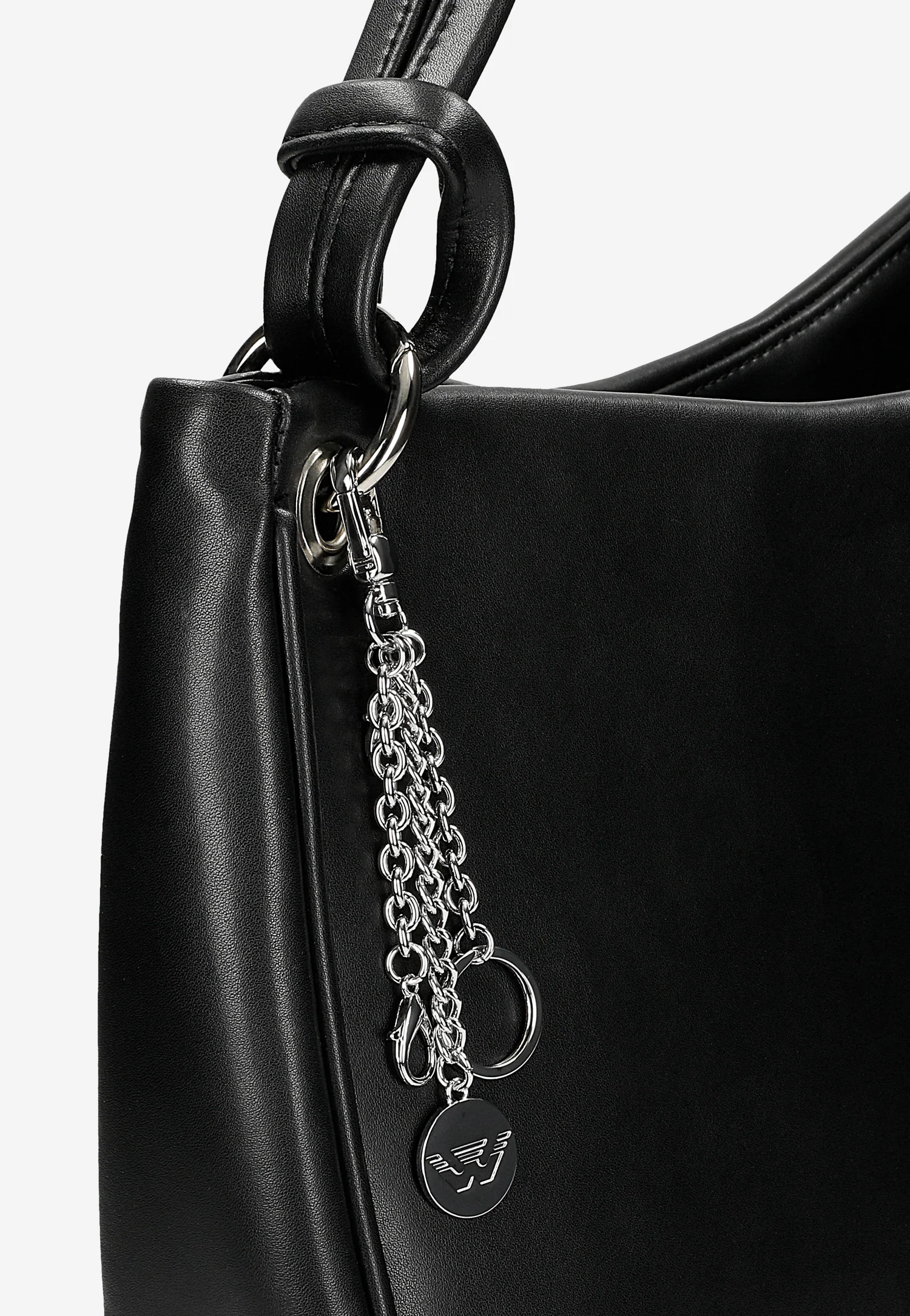 Czarna skórzana torebka damska z breloczkiem