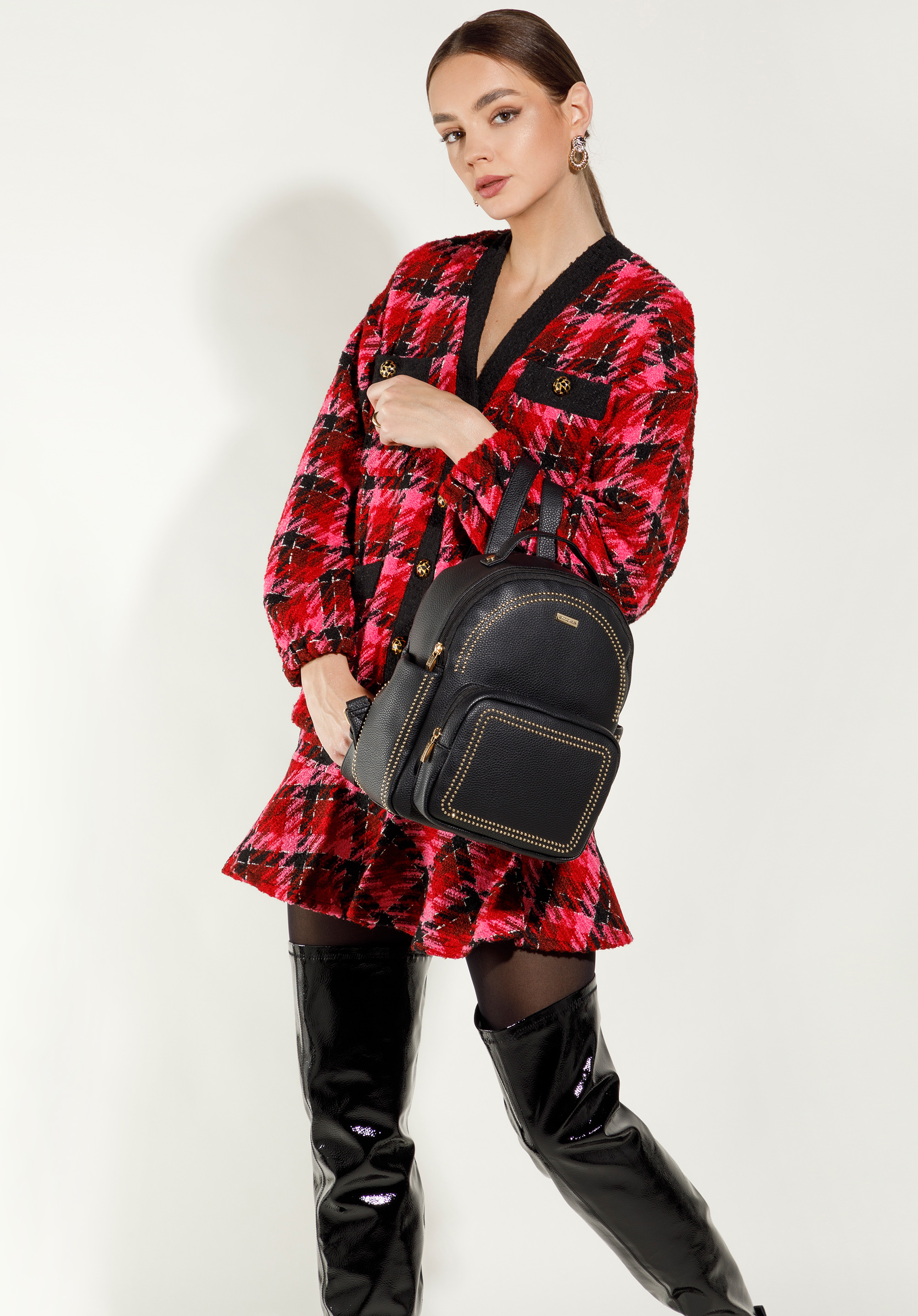 Damski plecak z ozdobnymi nitami