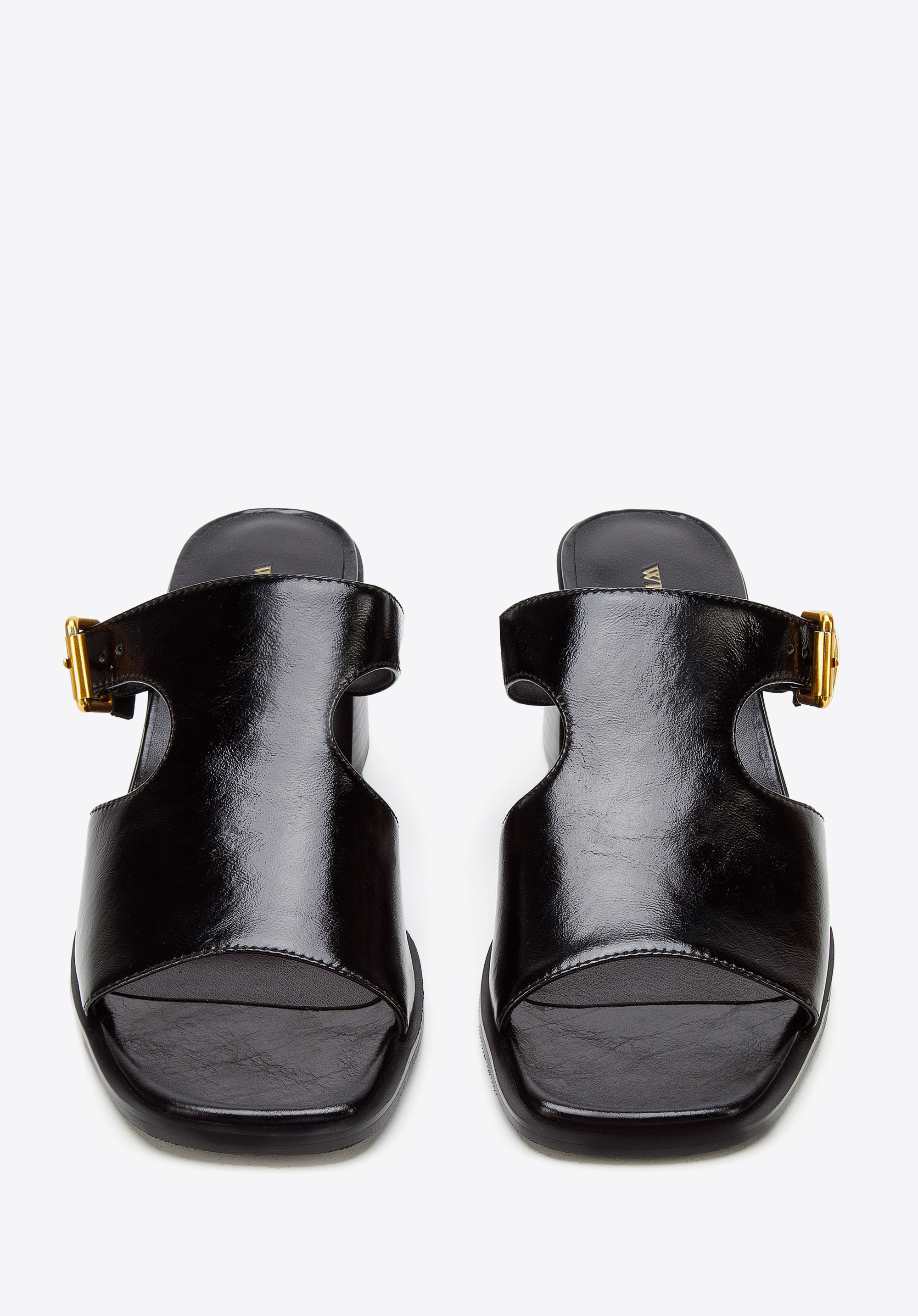 Klapki skórzane na słupku ze sprzączką