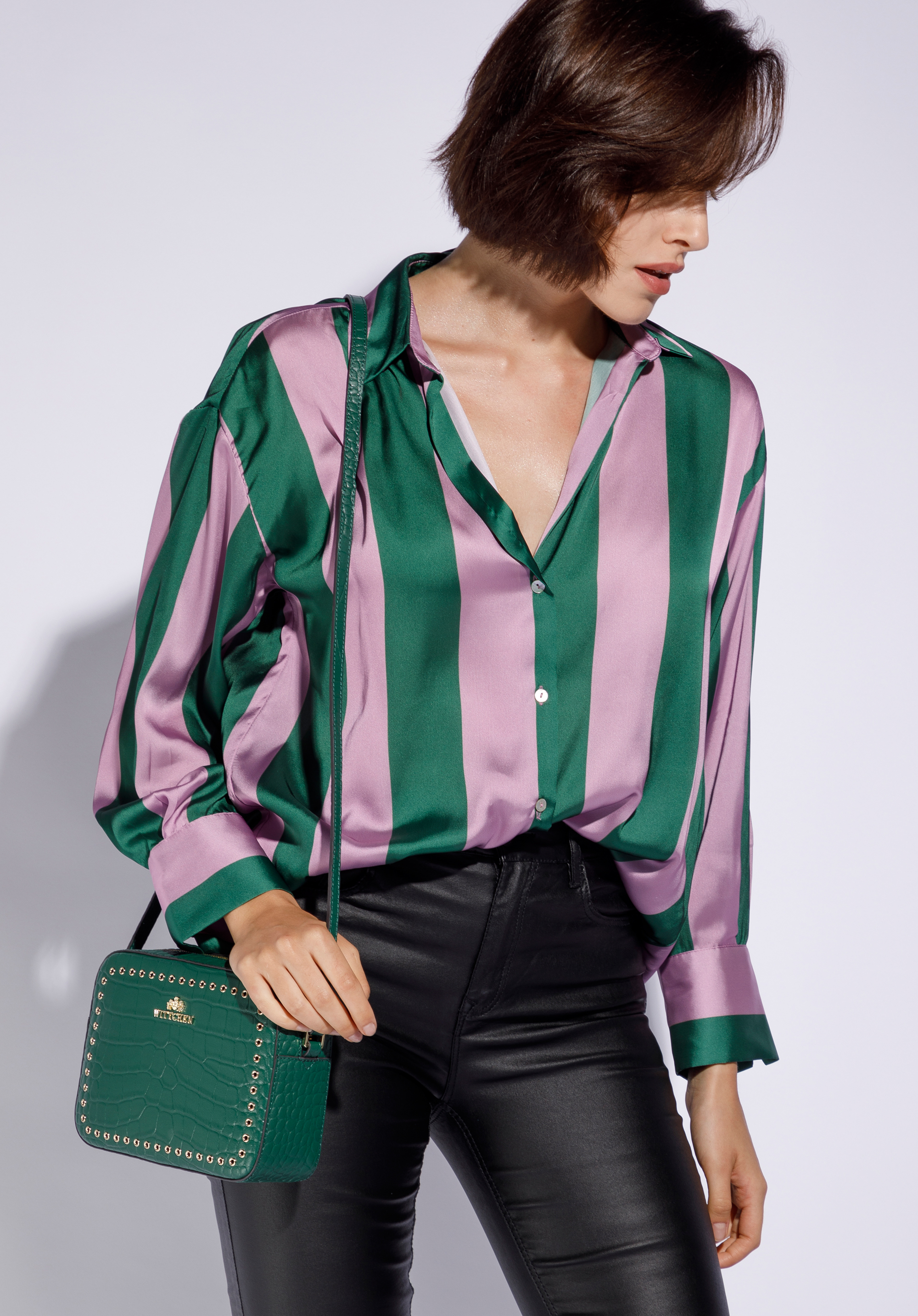 Damska listonoszka skórzana z nitami