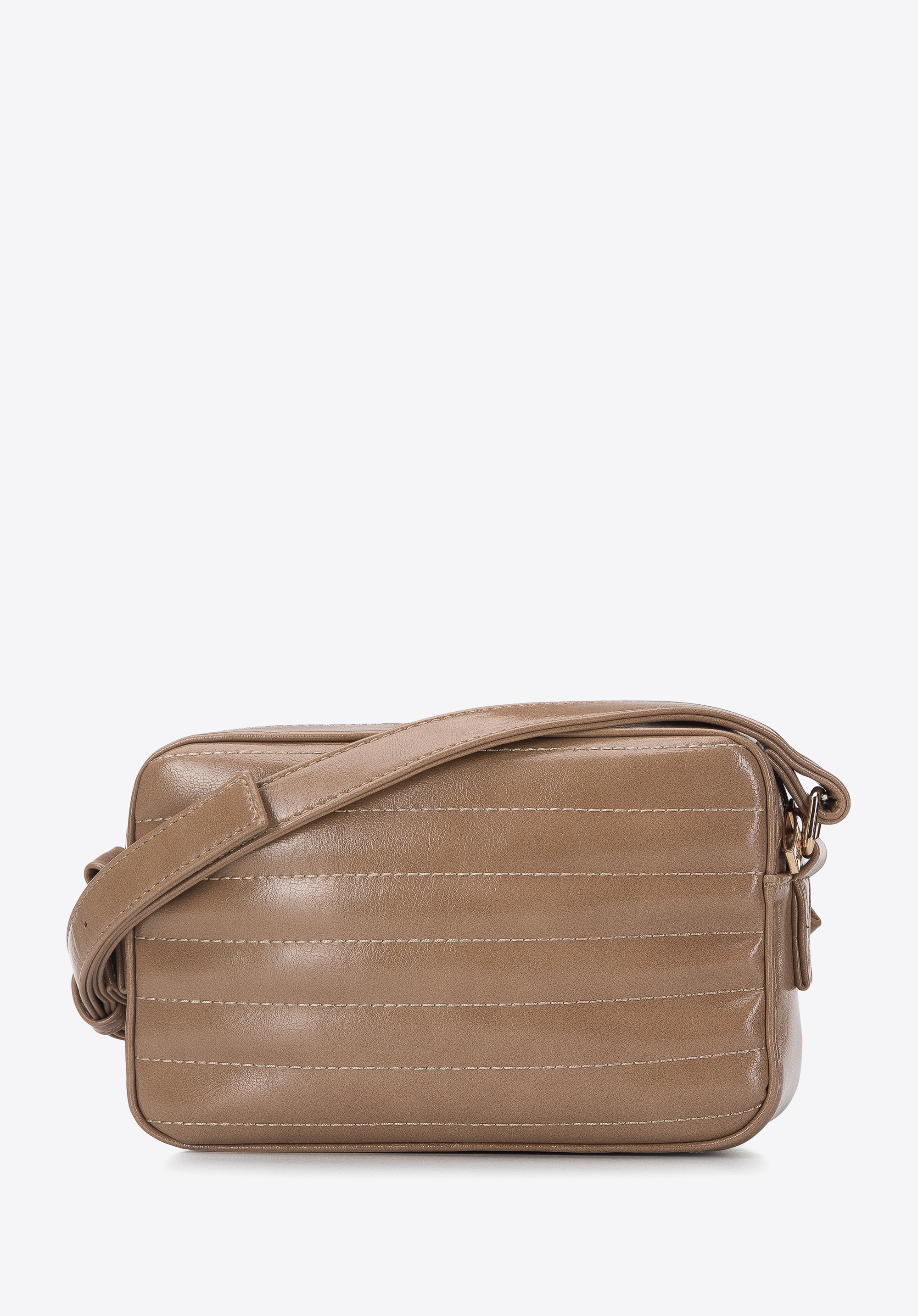 Damska listonoszka z błyszczącej ekoskóry pikowana