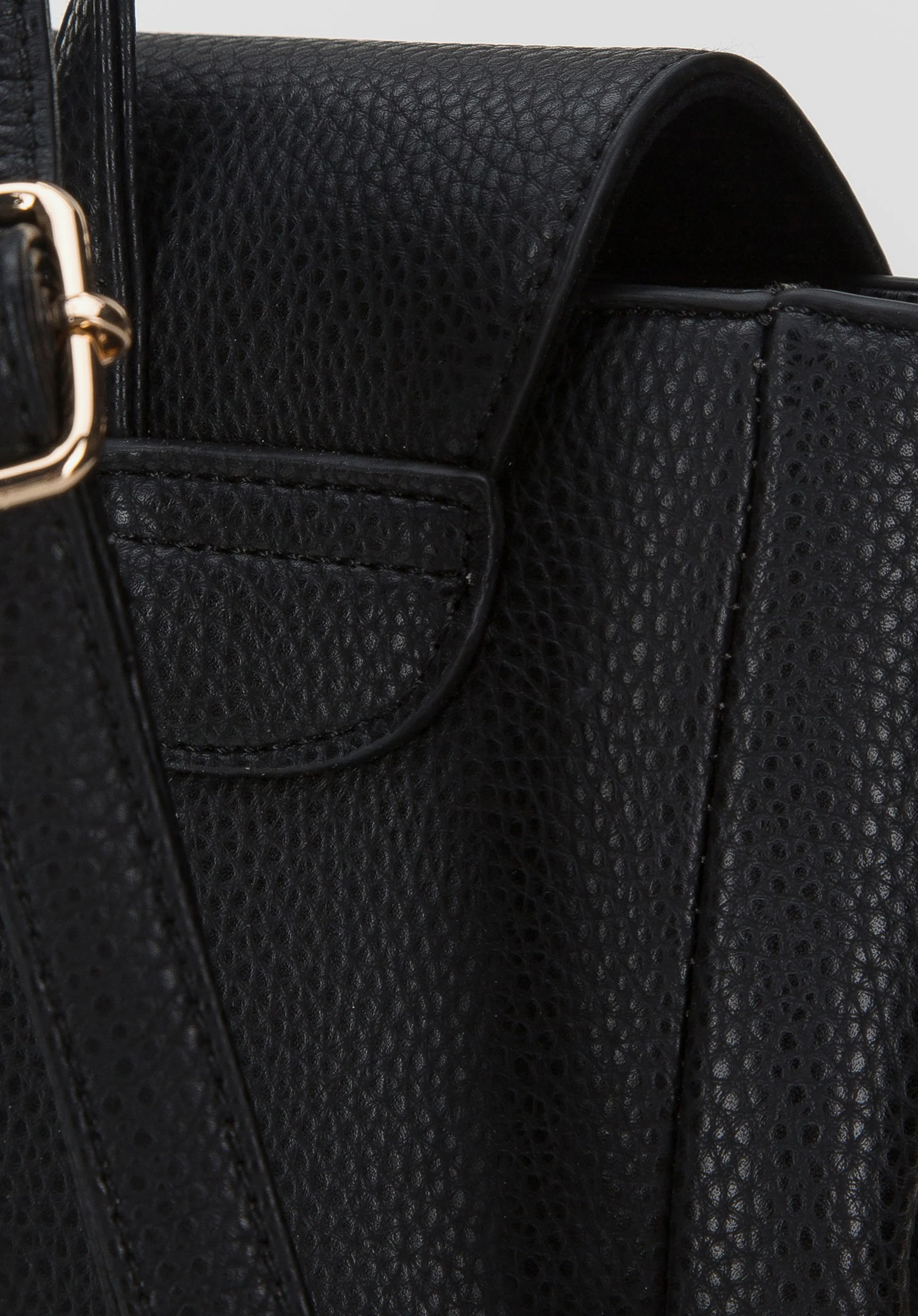 Damski plecak z kłódką