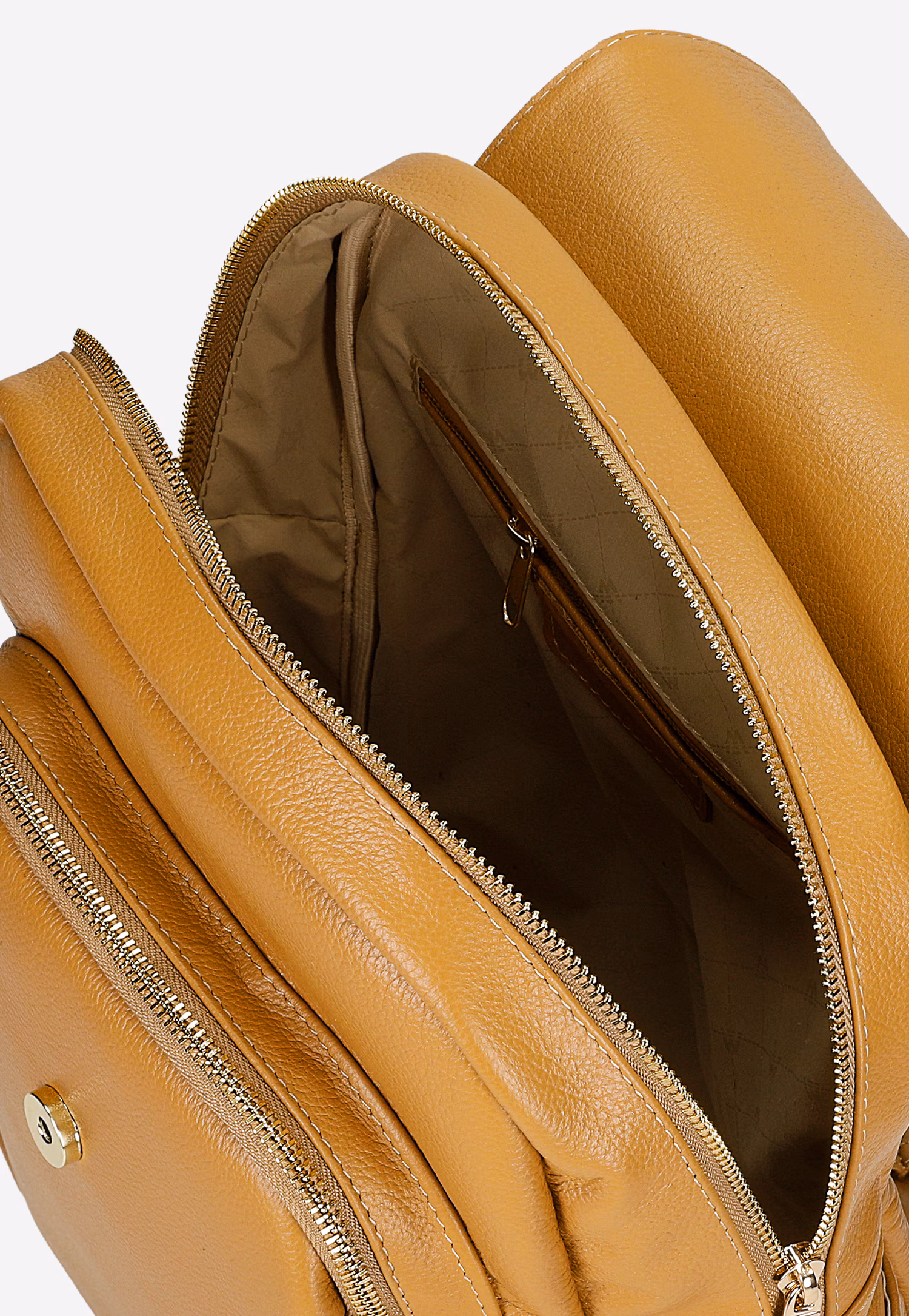 Beżowy skórzany plecak miejski z klapką