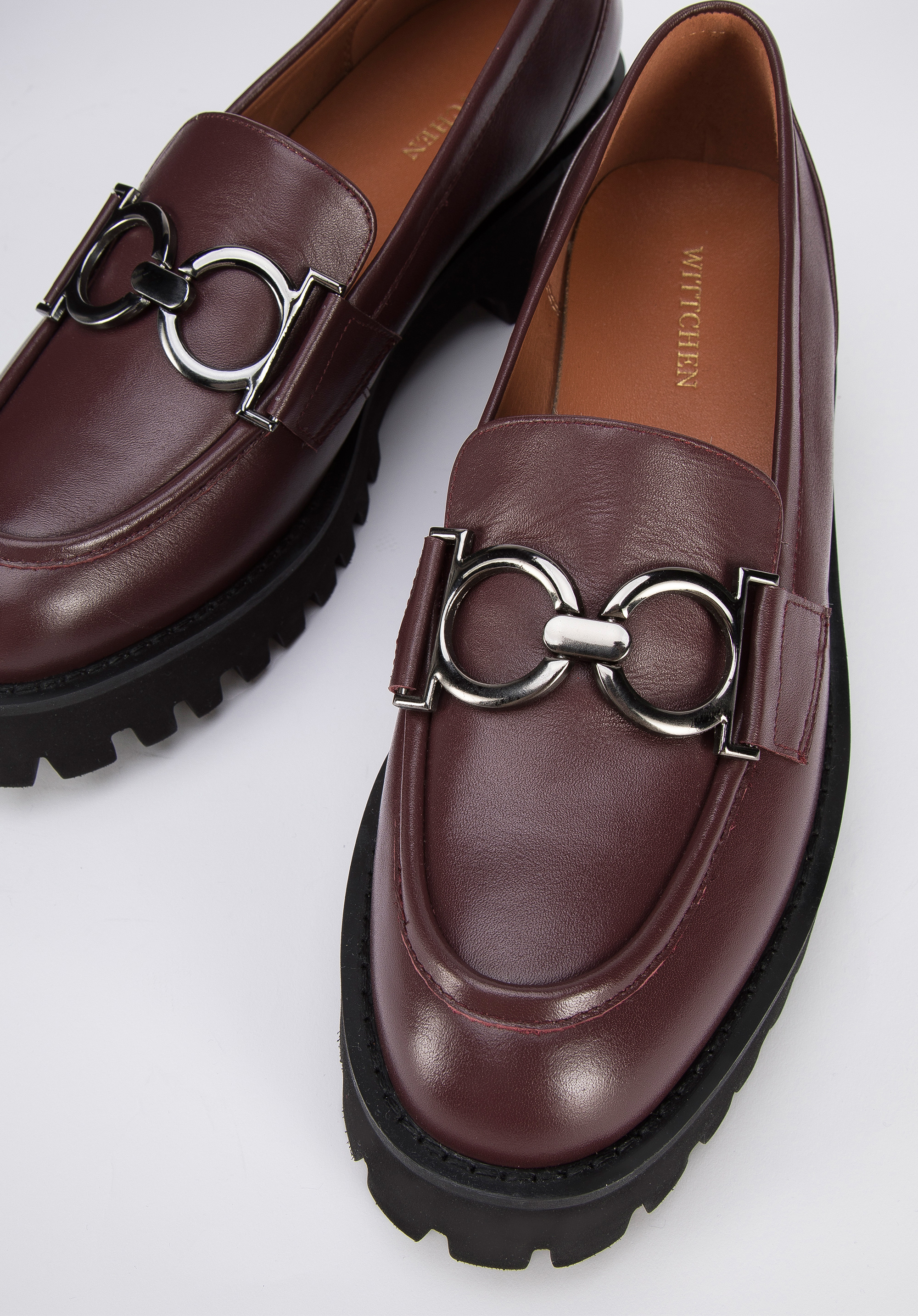 Damskie mokasyny ze skóry z klamrą na grubej podeszwie