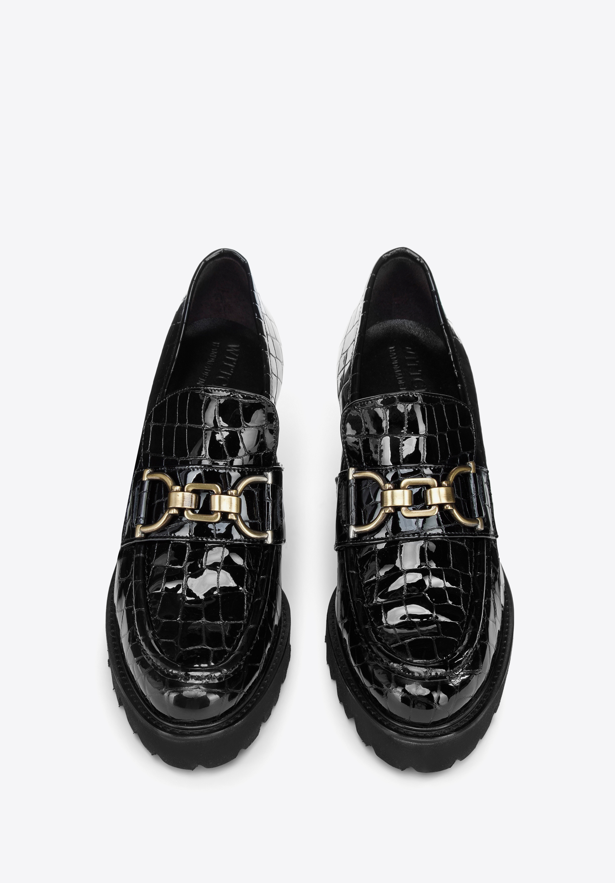 Czółenka ze skóry lakierowanej croco z klamerką