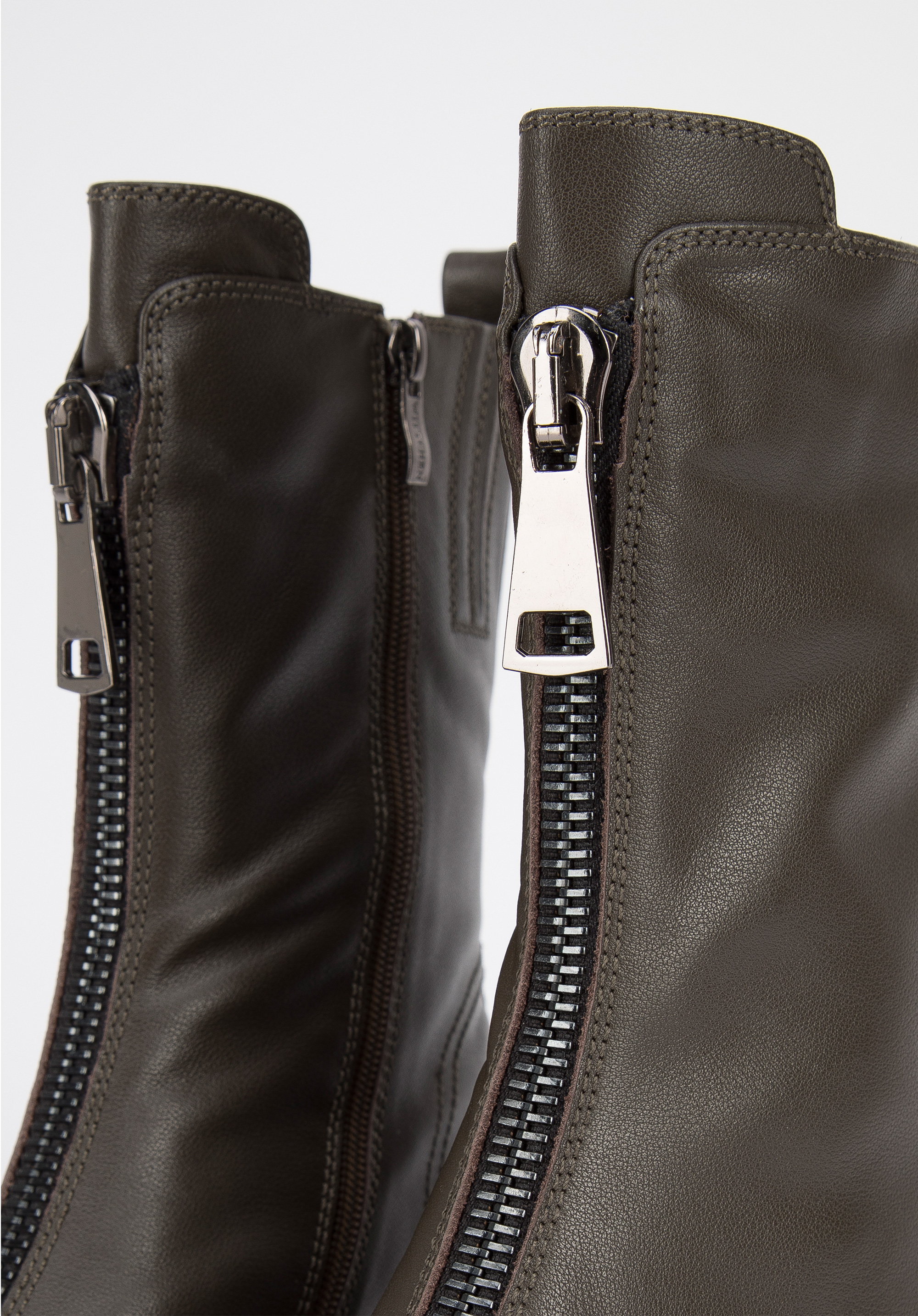 Botki skórzane z suwakiem na platformie