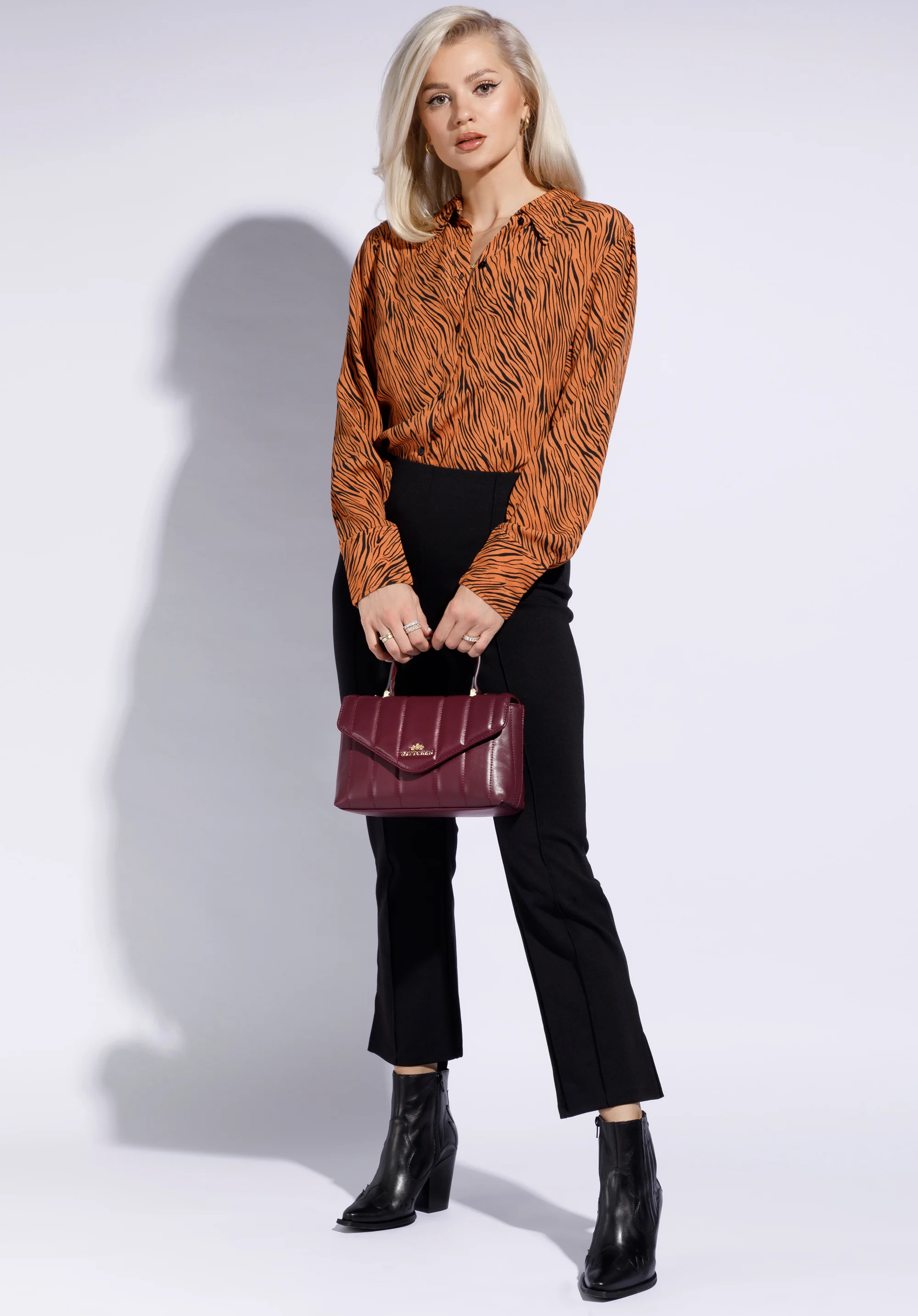 Torebka kuferek skórzana z podłużnym pikowaniem