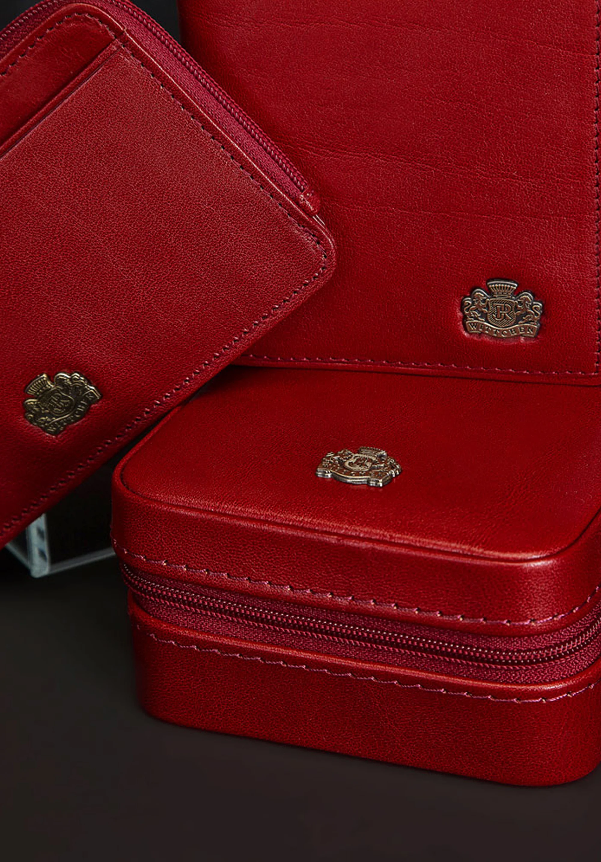 Etui na karty skórzane z herebm  z zapięciem