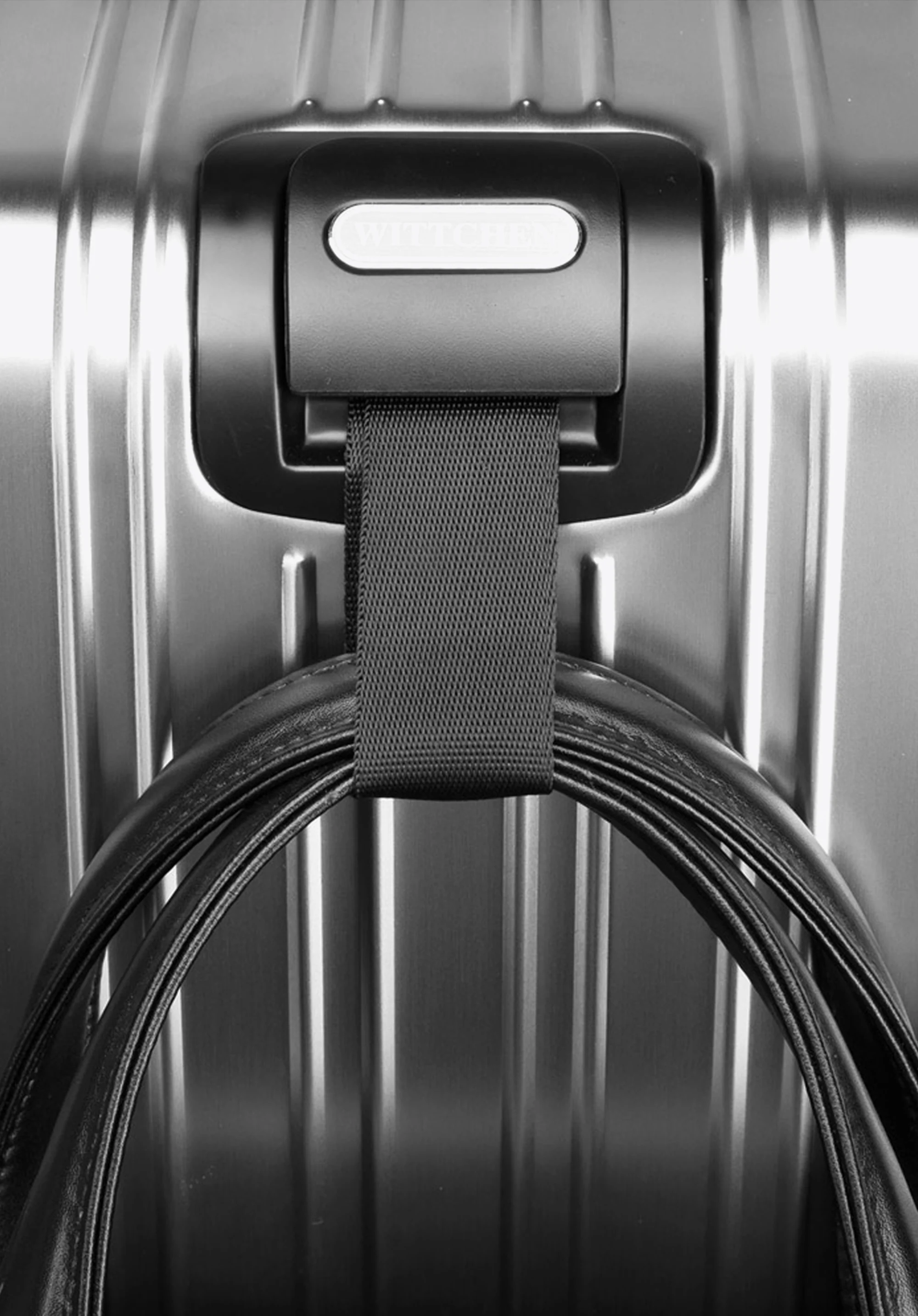 Walizka kabinowa z aluminium