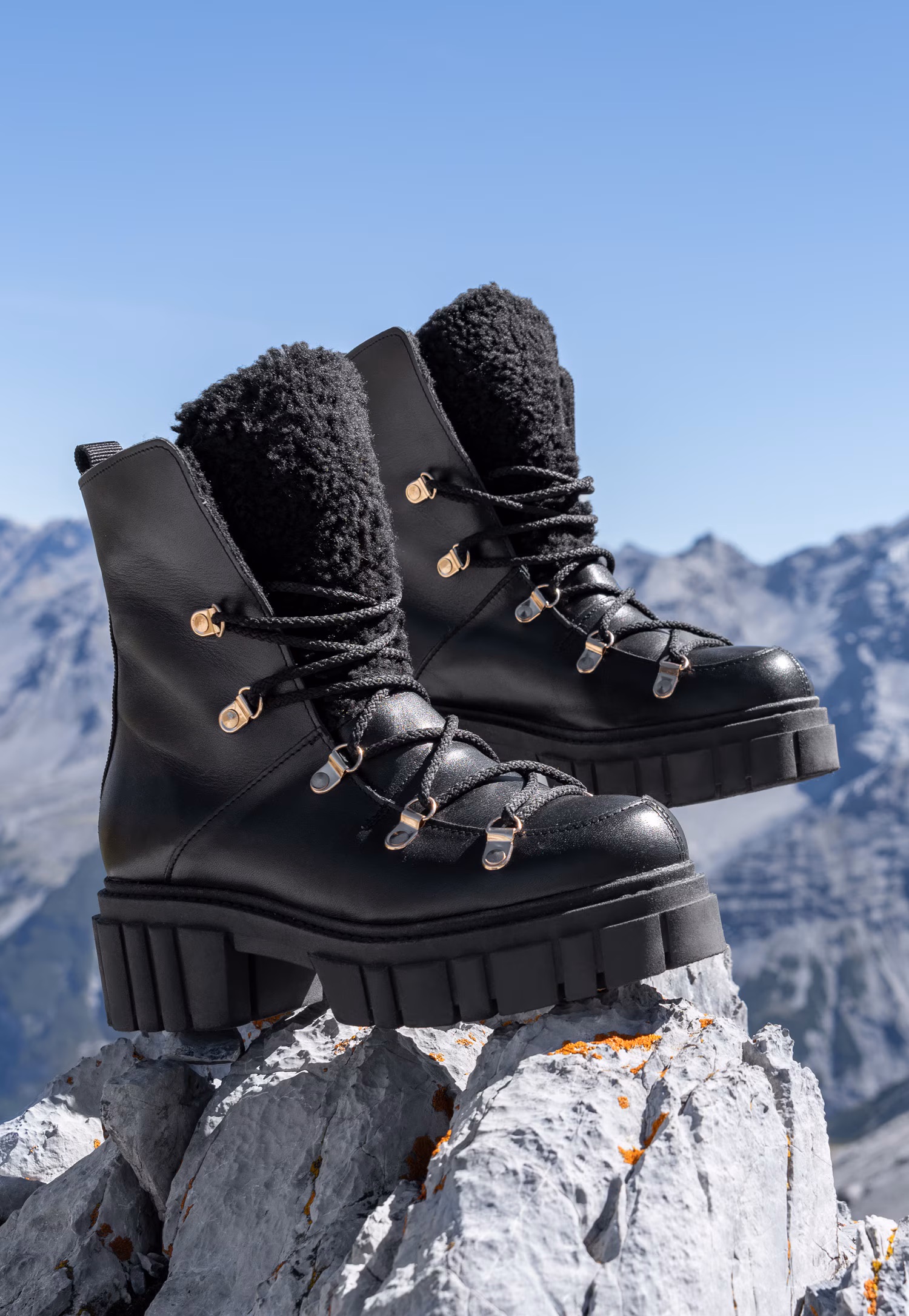 RELAKS czarne skórzane trzewiki damskie z kożuszkiem