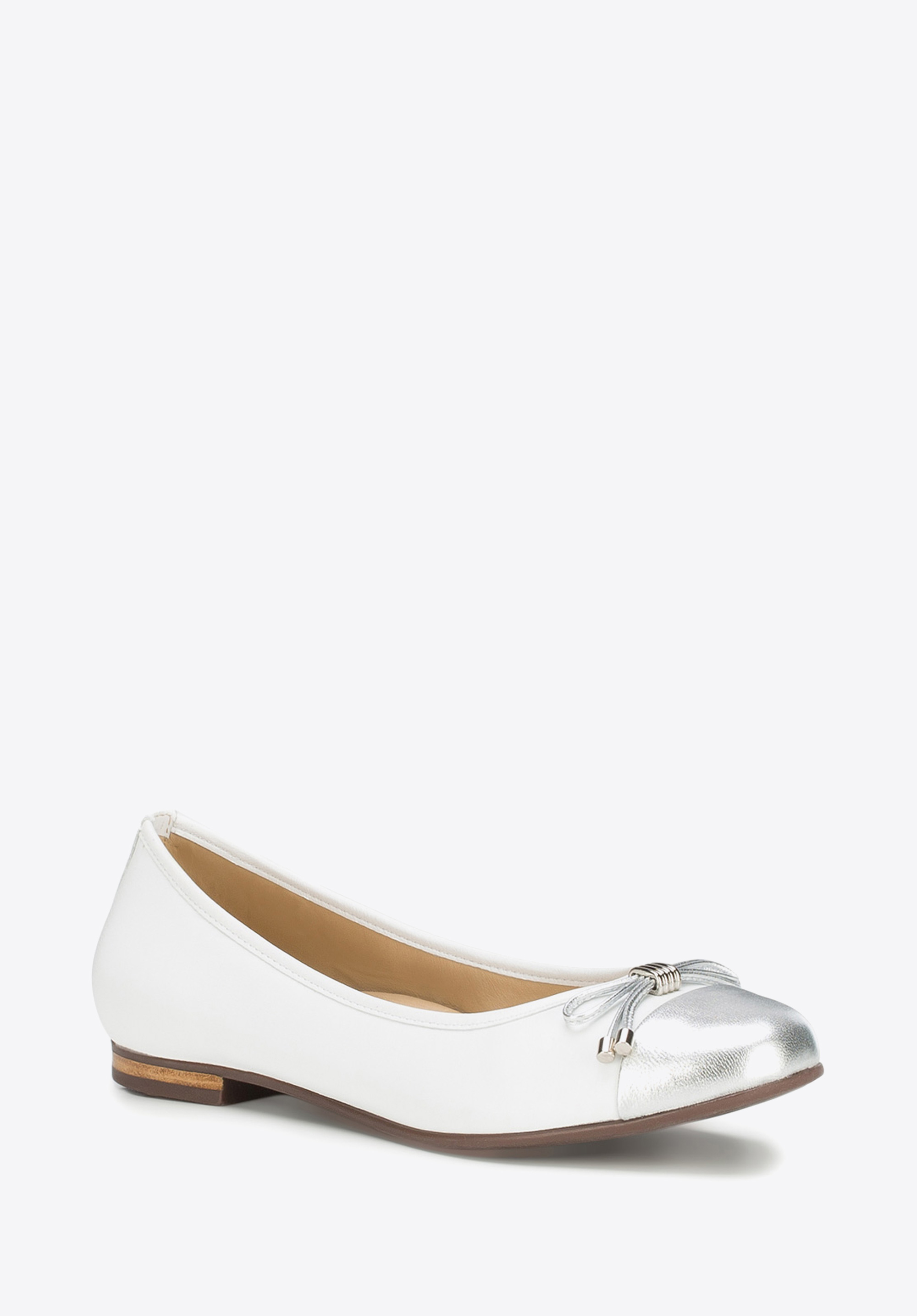 Baleriny skórzane z metalicznym noskiem