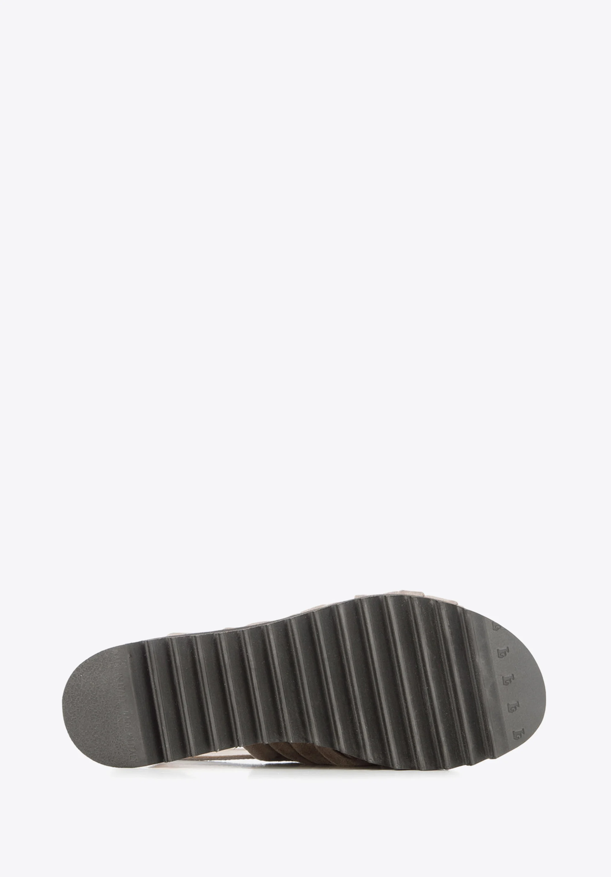 Damskie sandały zamszowe na platformie