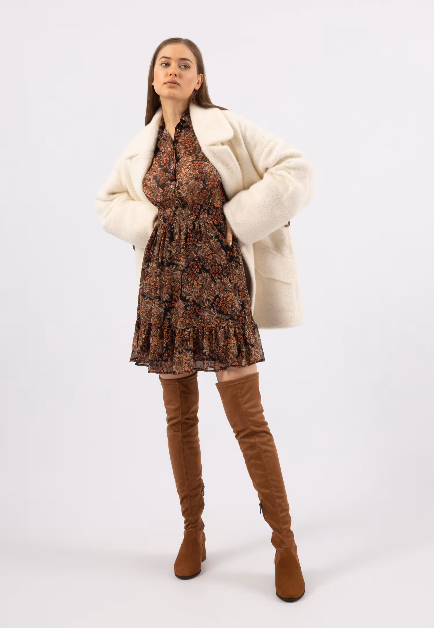 RELAKS krótki puchaty płaszcz damski w kolorze ecru