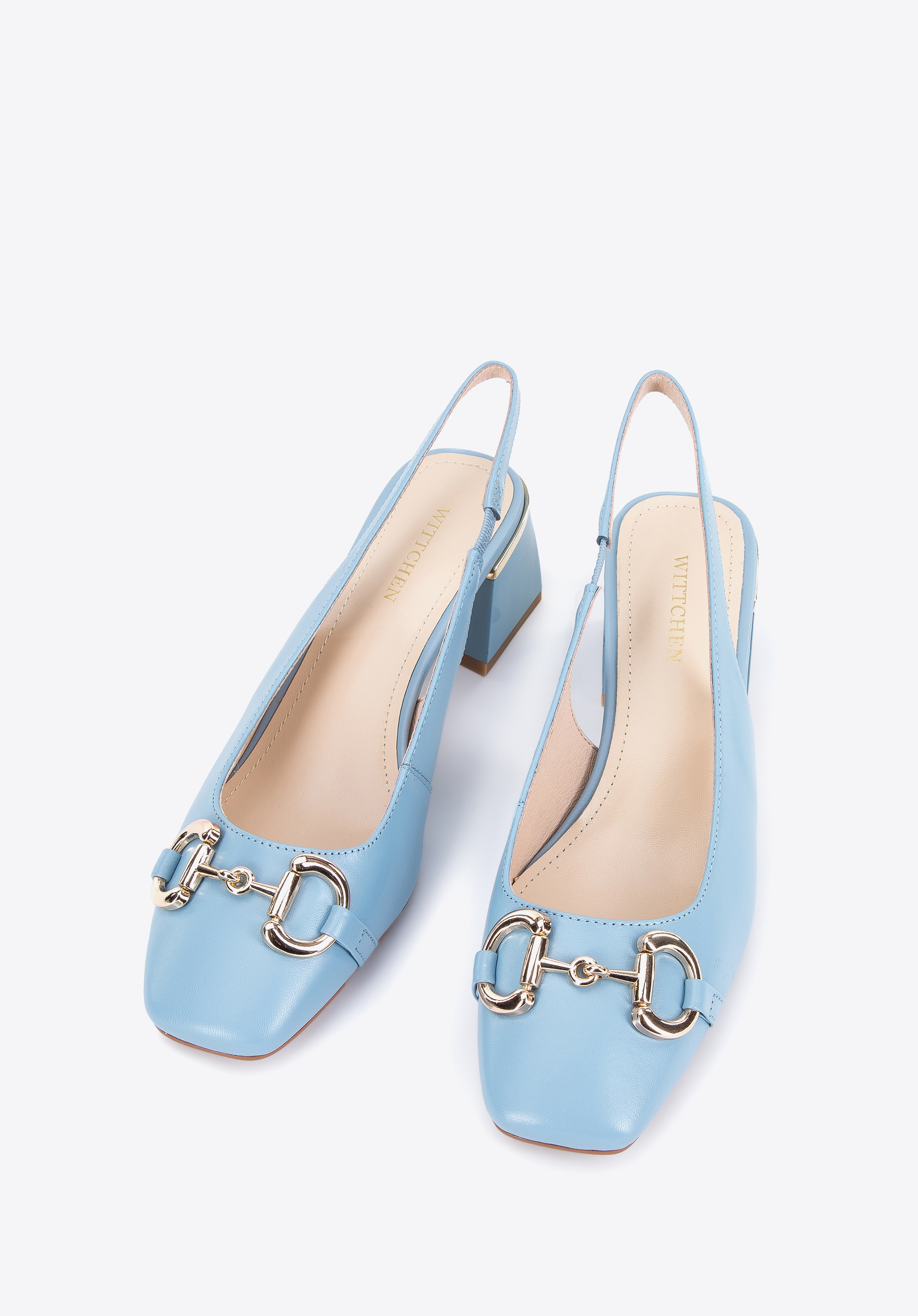 Czółenka ze skóry z klamerką