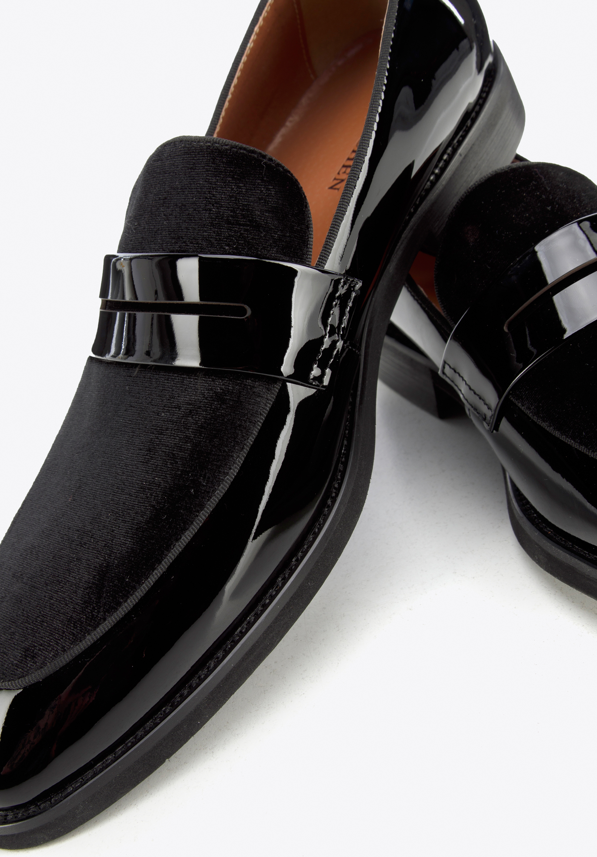 Męskie mokasyny z lakierowanej skóry z welurową wstawką