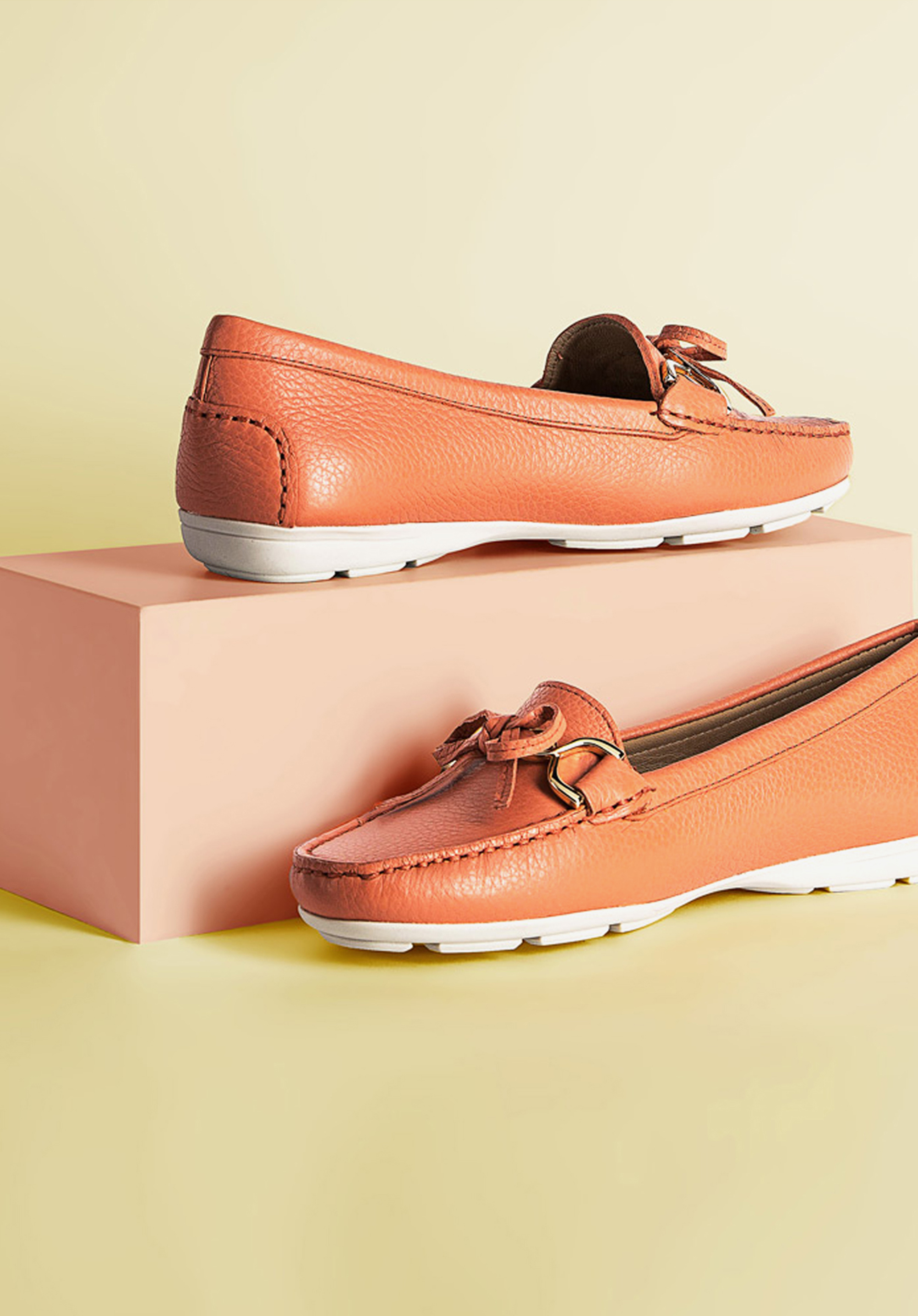 Damskie mokasyny skórzane z kokardką