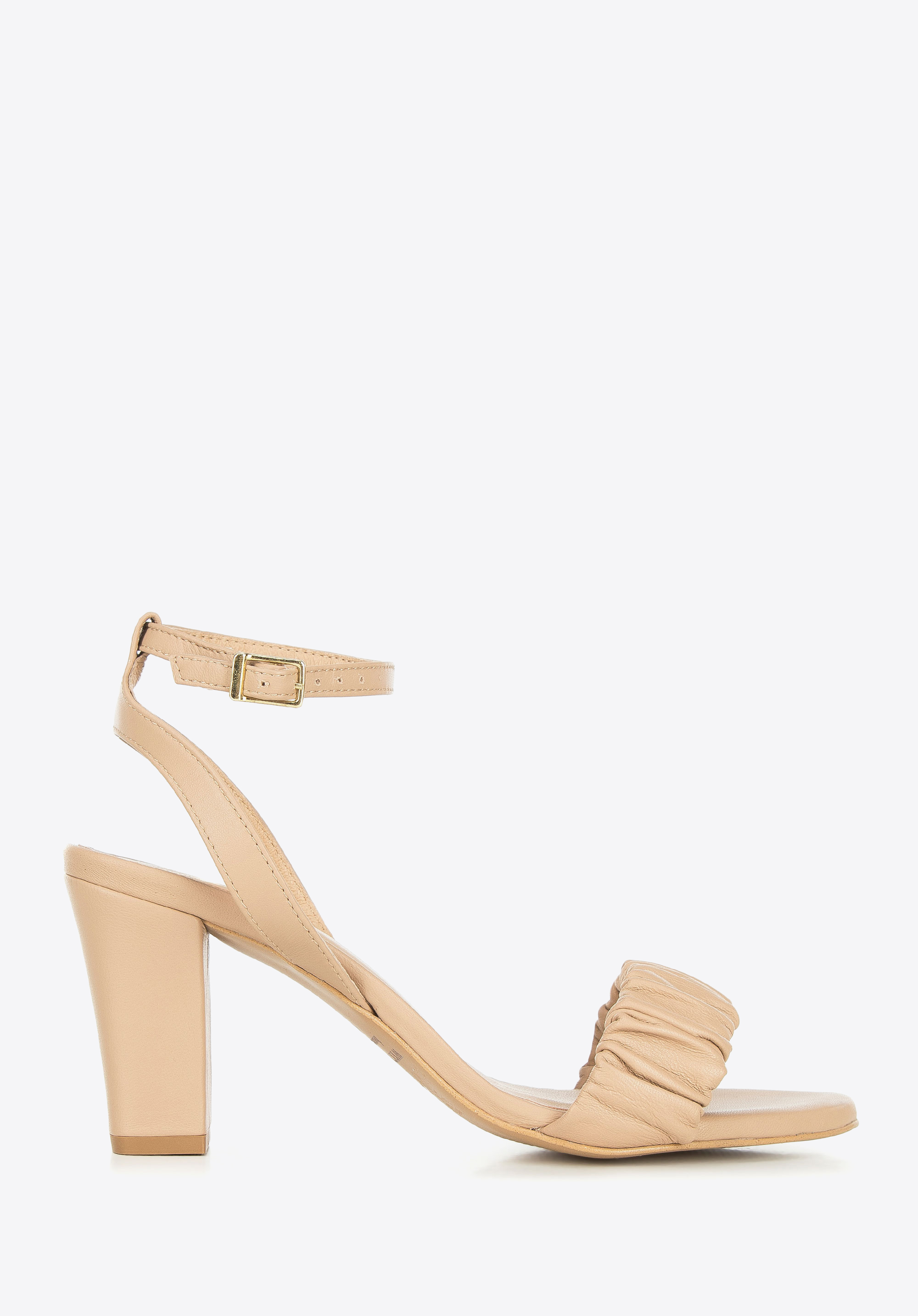 Damskie sandały z marszczonej skóry na słupku