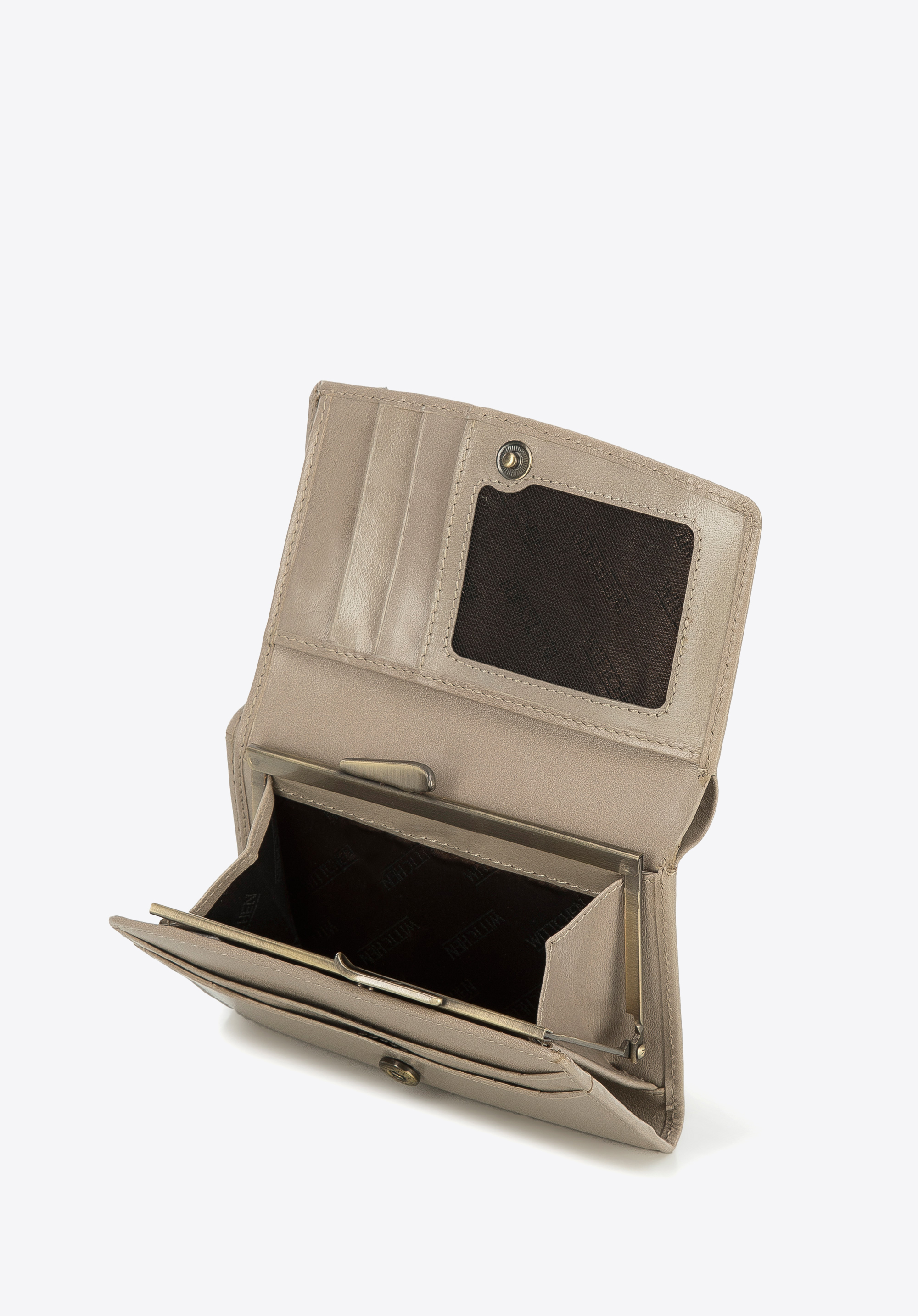 Damski portfel z gładkiej skóry na zatrzask średni