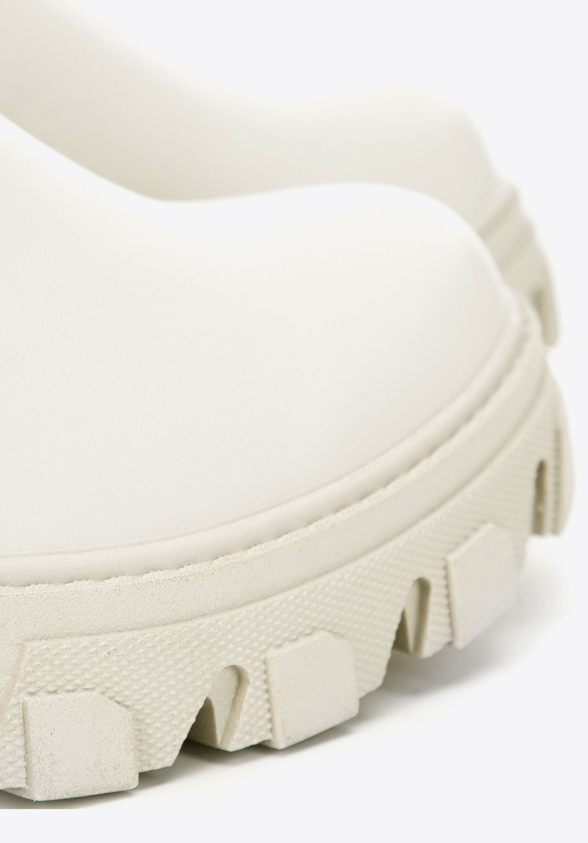 Damskie kozaki skórzane na grubej podeszwie z suwakiem