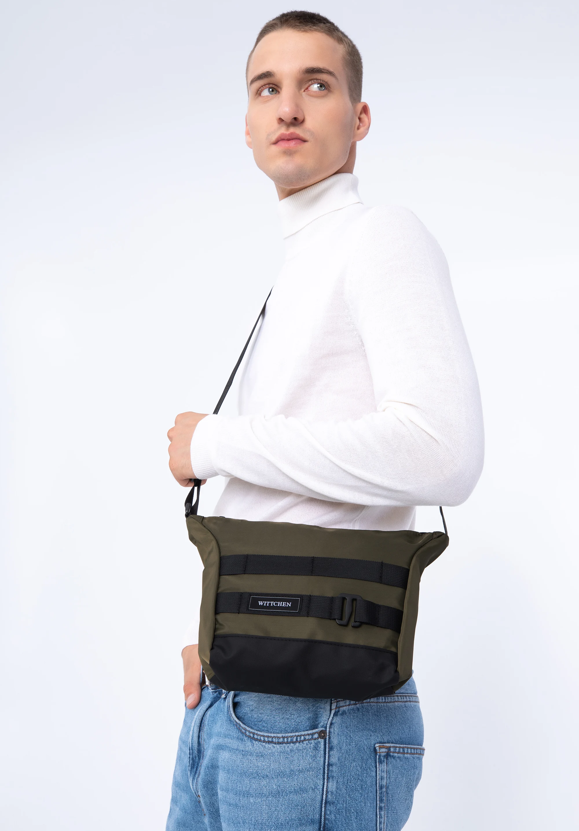 Męska listonoszka z paskiem z przodu mała