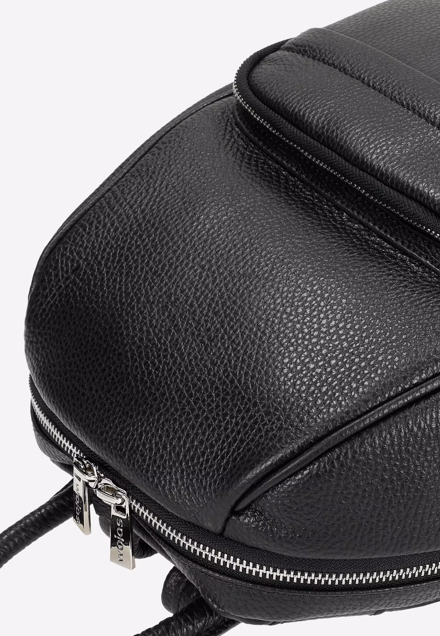 Czarny pojemny plecak damski ze skóry licowej