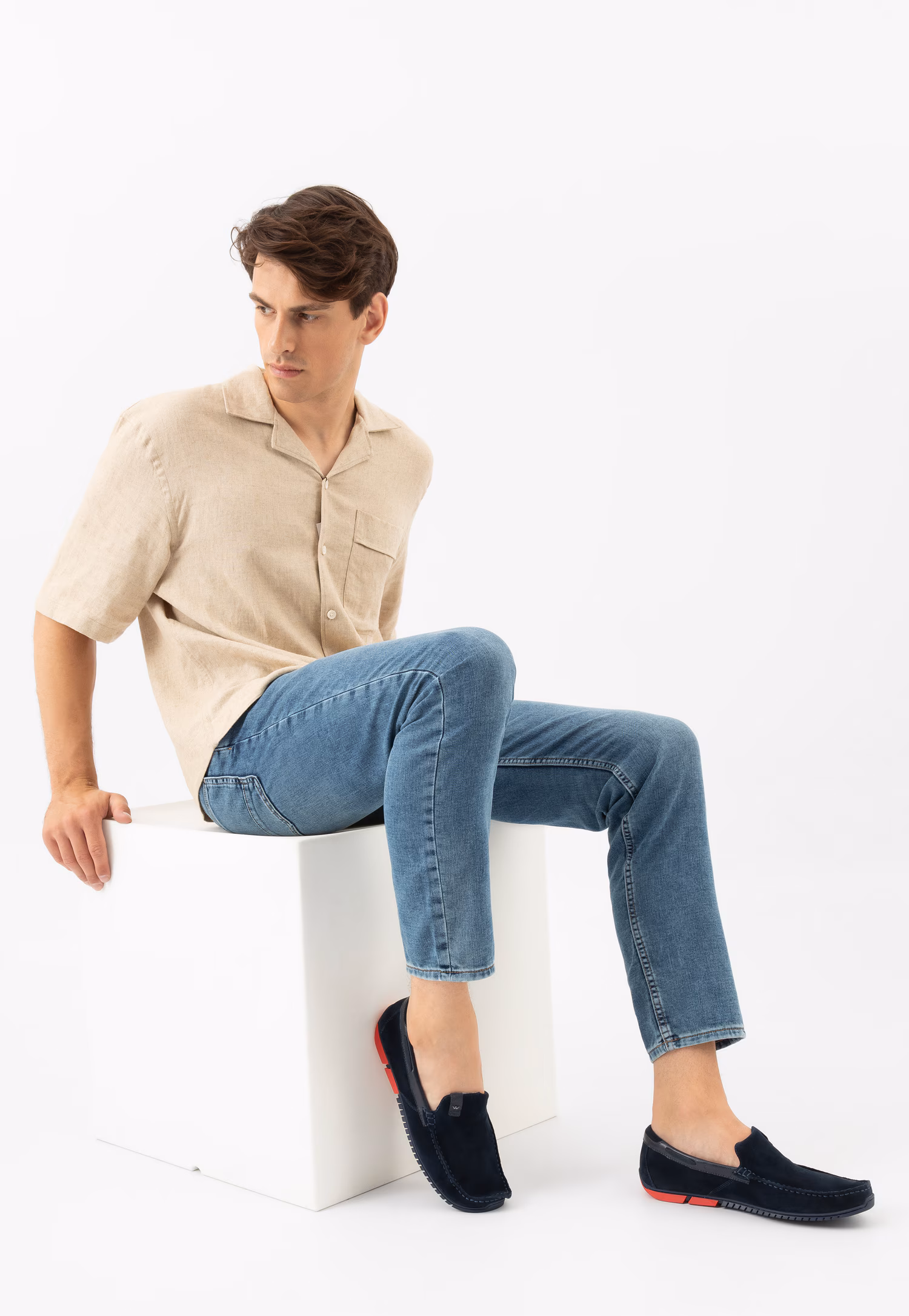 Czarne mokasyny męskie z szarą wstawką na podeszwie