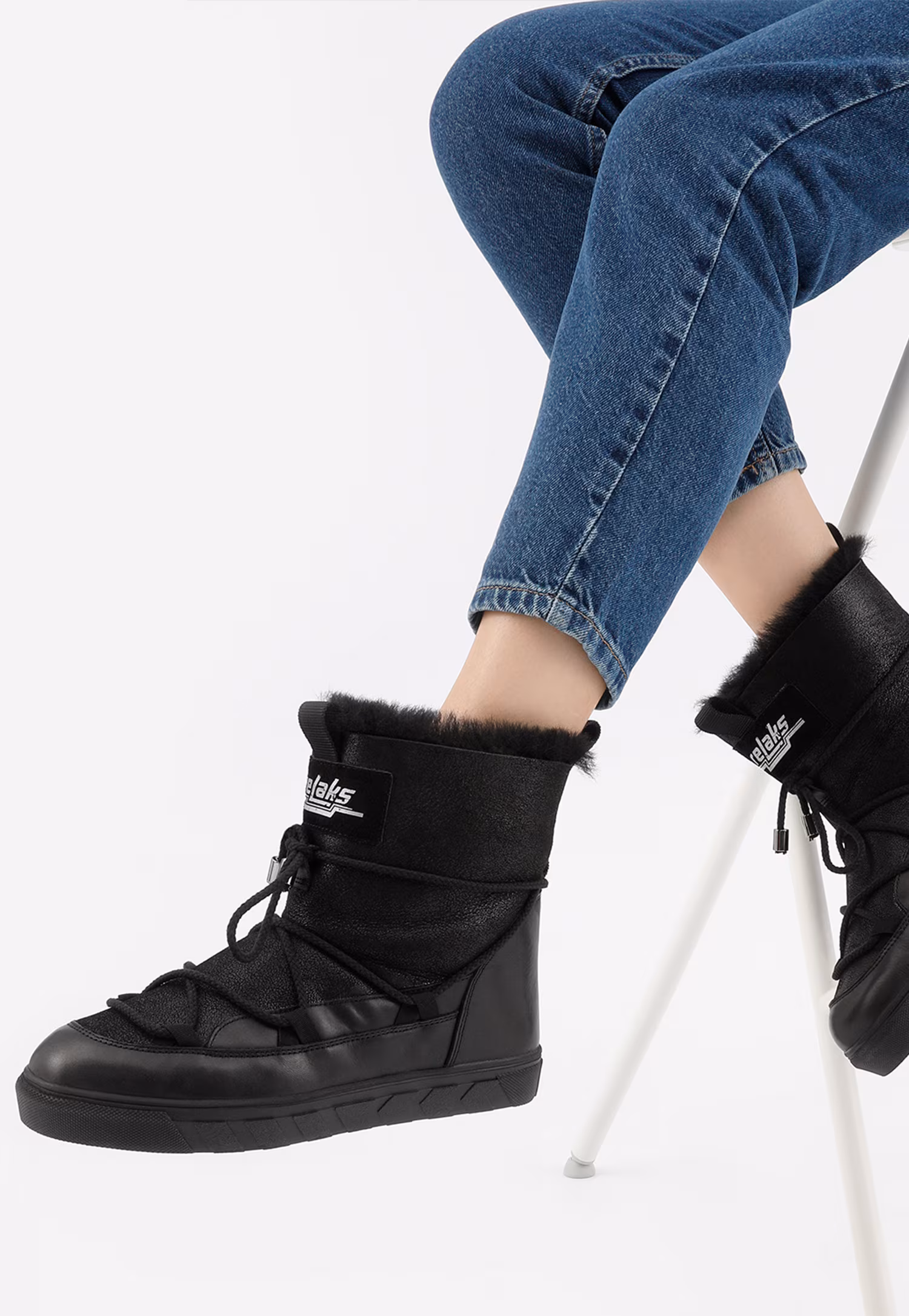 Czarne śniegowce damskie RELAKS z podszewką ze skóry owczej