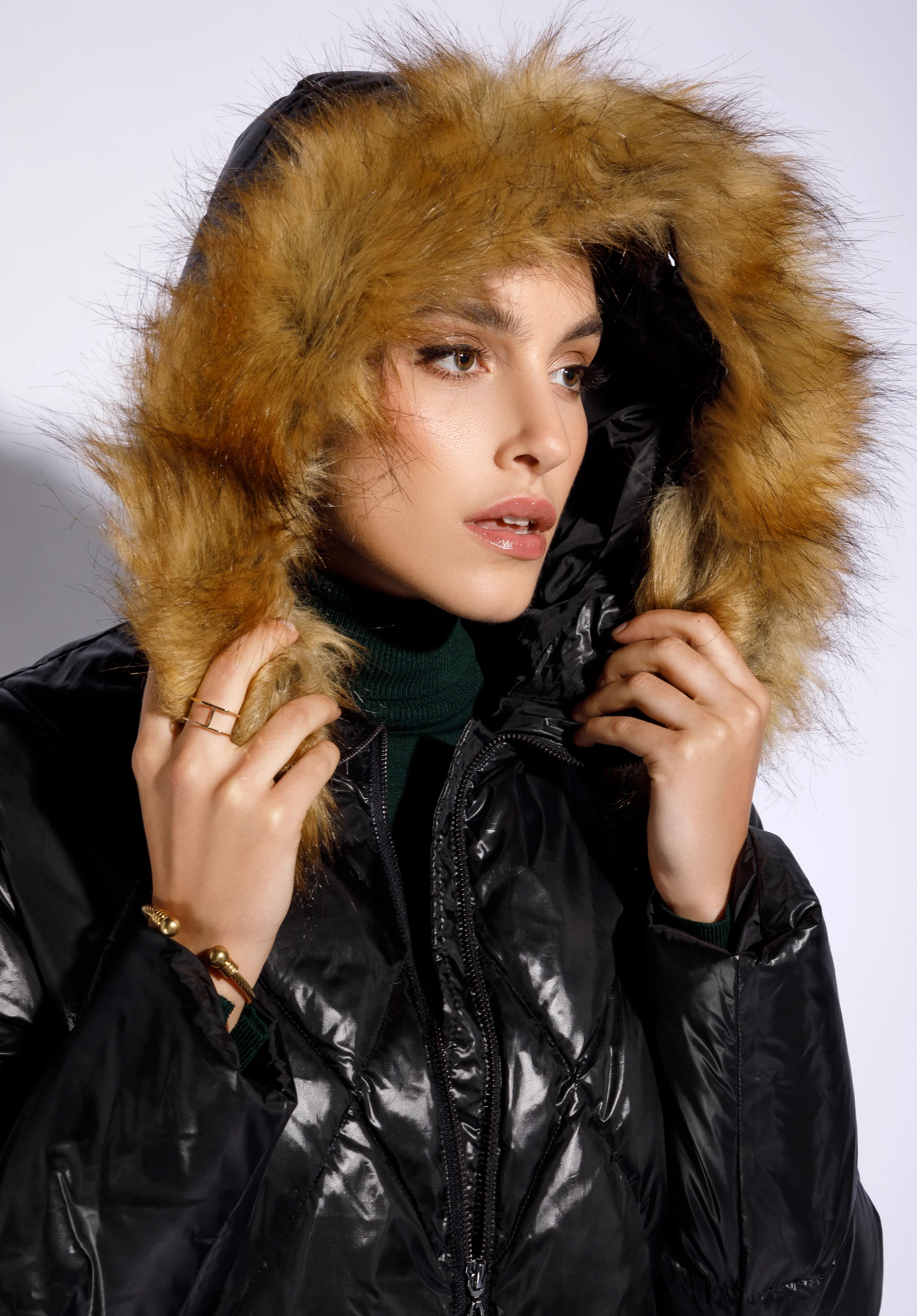 Damska kurtka puchowa pikowana trapezowa